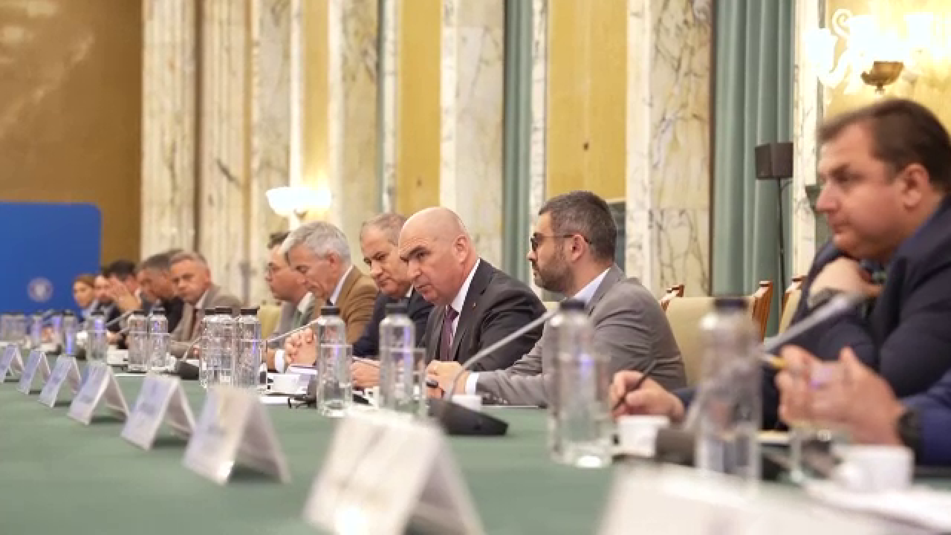 De ce a început PSD să atace propriul guvern. Deputat: ”Au început să sune ginerii de la ASF, amantele de la ANRE, nepoatele”