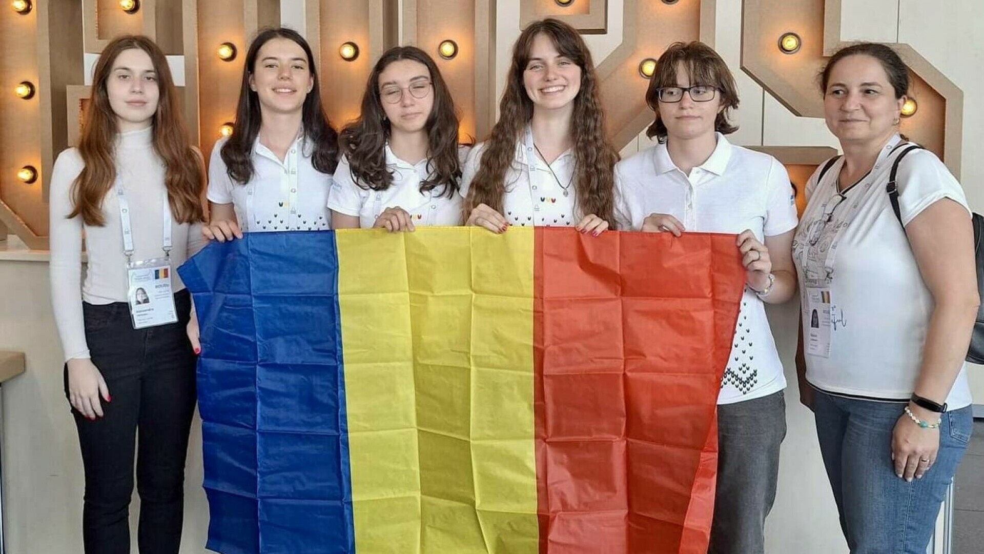 Patru eleve au adus României trei medalii de argint și una de bronz, la Olimpiada Europeană de Informatică pentru Fete