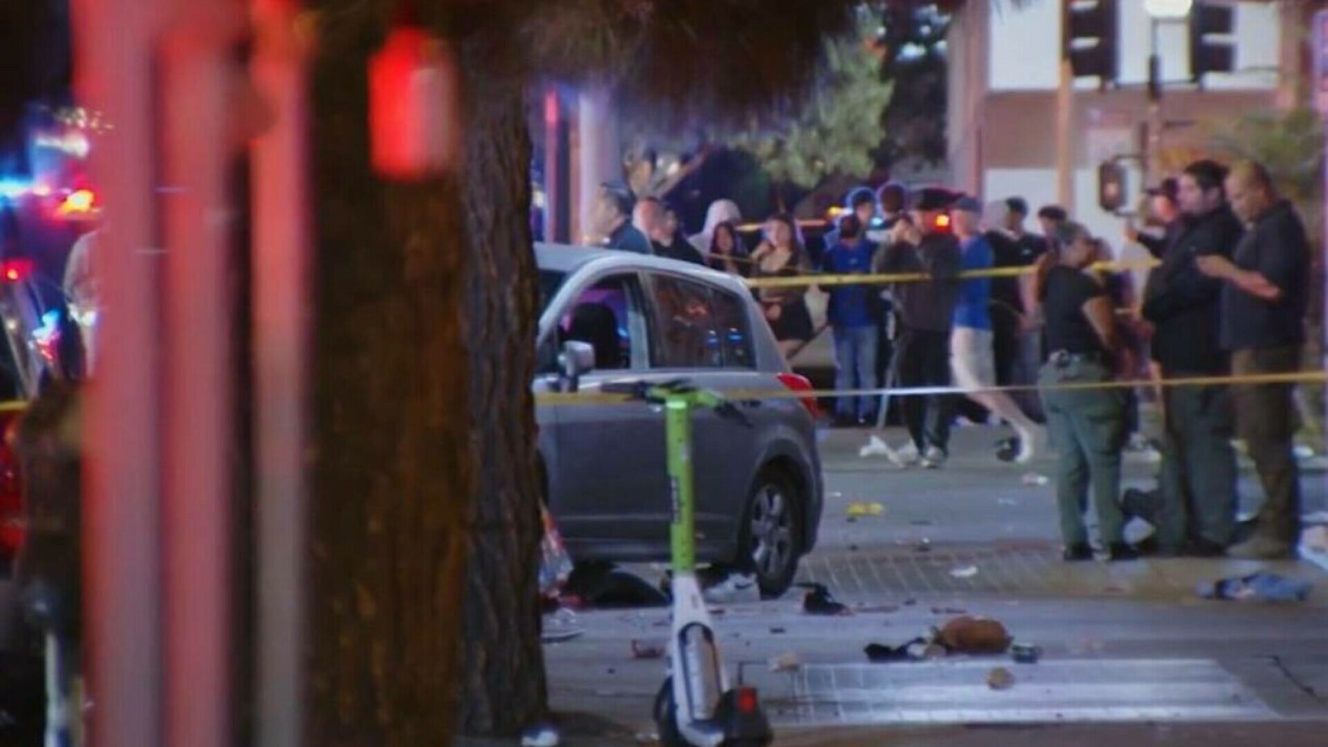 Peste 20 de oameni au fost răniţi după ce un "vehicul necunoscut" a intrat în mulţime în Los Angeles