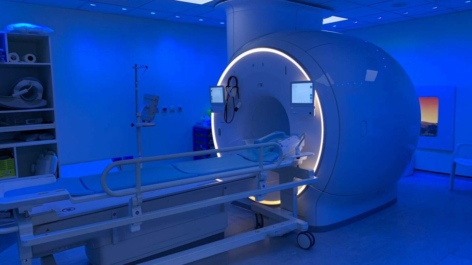 Incident horror în New York. Un bărbat care purta un colier metalic a fost absorbit un aparat RMN