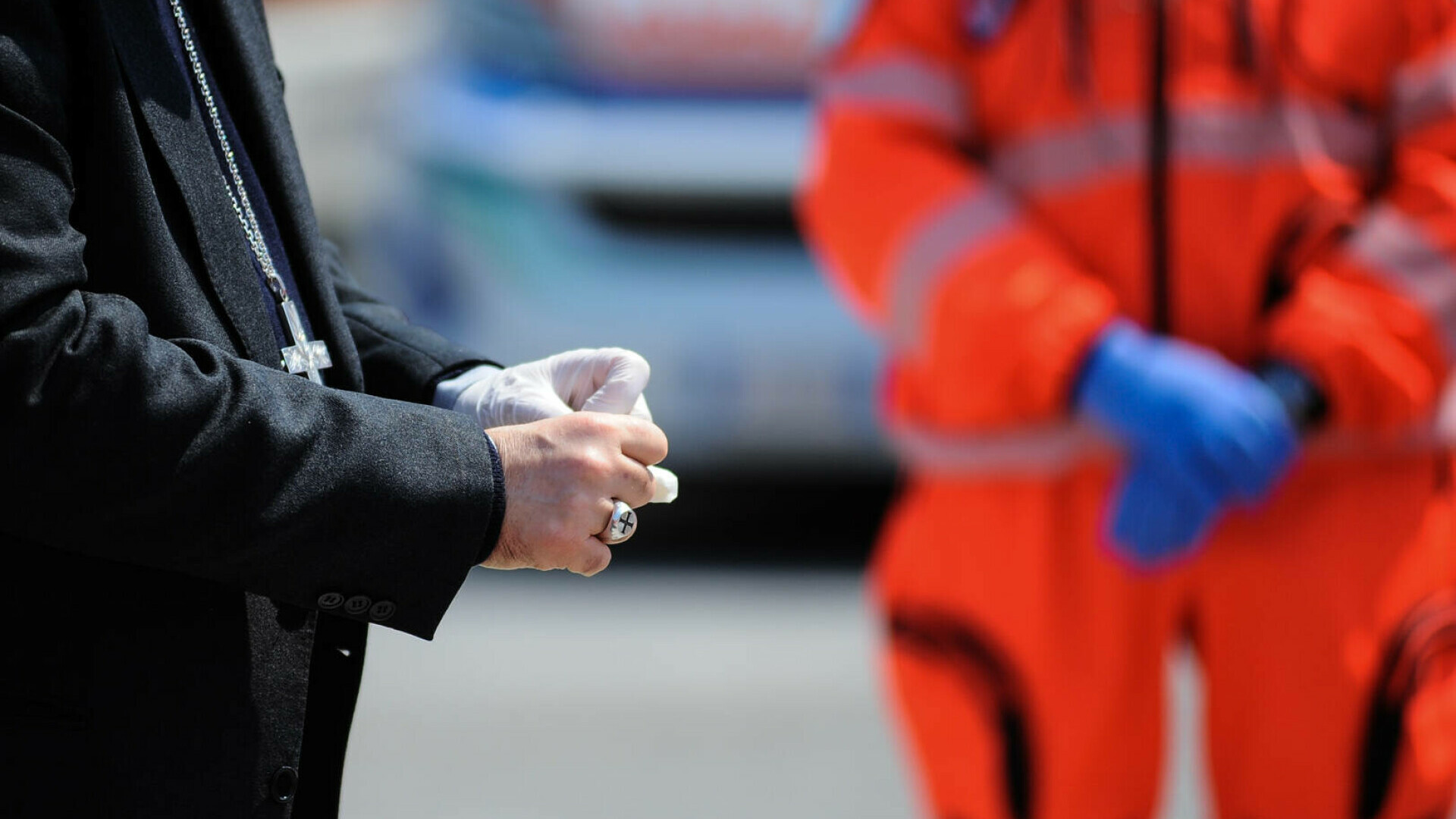 Fenomenul Lazăr. Un italian a înviat la 30 de minute după ce medicii l-au declarat mort. Câinele său i-a atacat pe salvatori