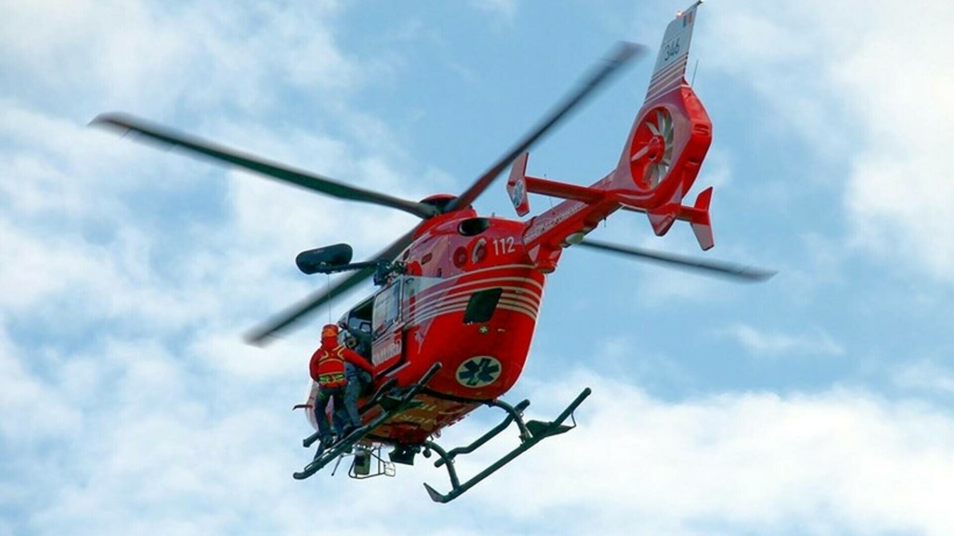 Accident cu mai multe motociclete pe Transalpina. Circulația a fost oprită, intervine un elicopter SMURD