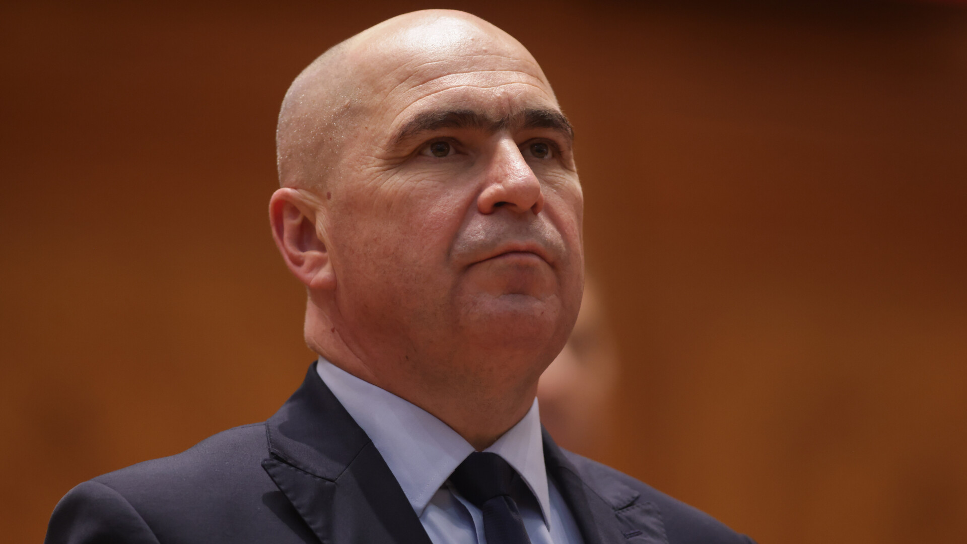 Premierul Bolojan și vicepremierul Anastasiu susțin azi, la 17:00, o conferință de presă despre reforma companiilor de stat
