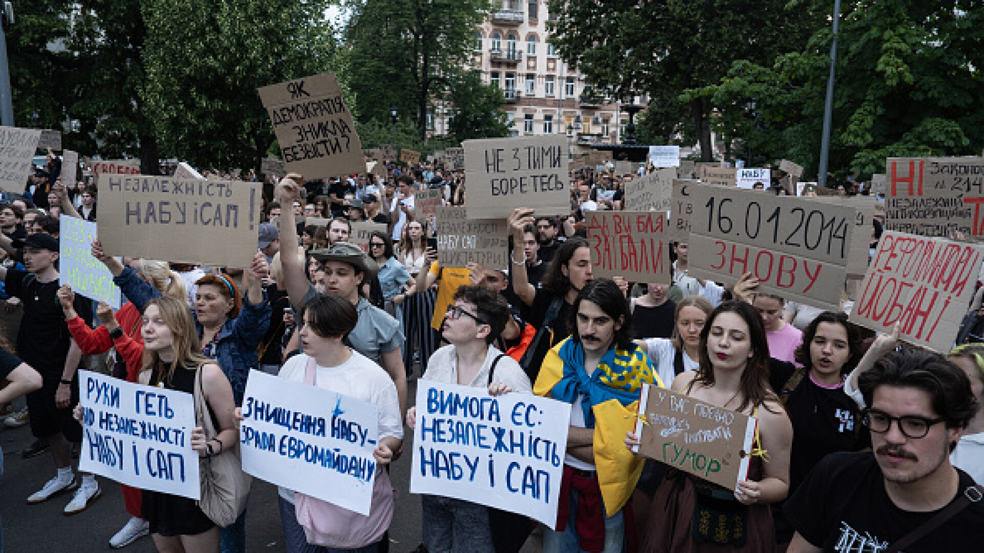 Proteste ample în Ucraina după o lege controversată. Zelenski a retras independența agențiilor anticorupție. „Este scandalos”