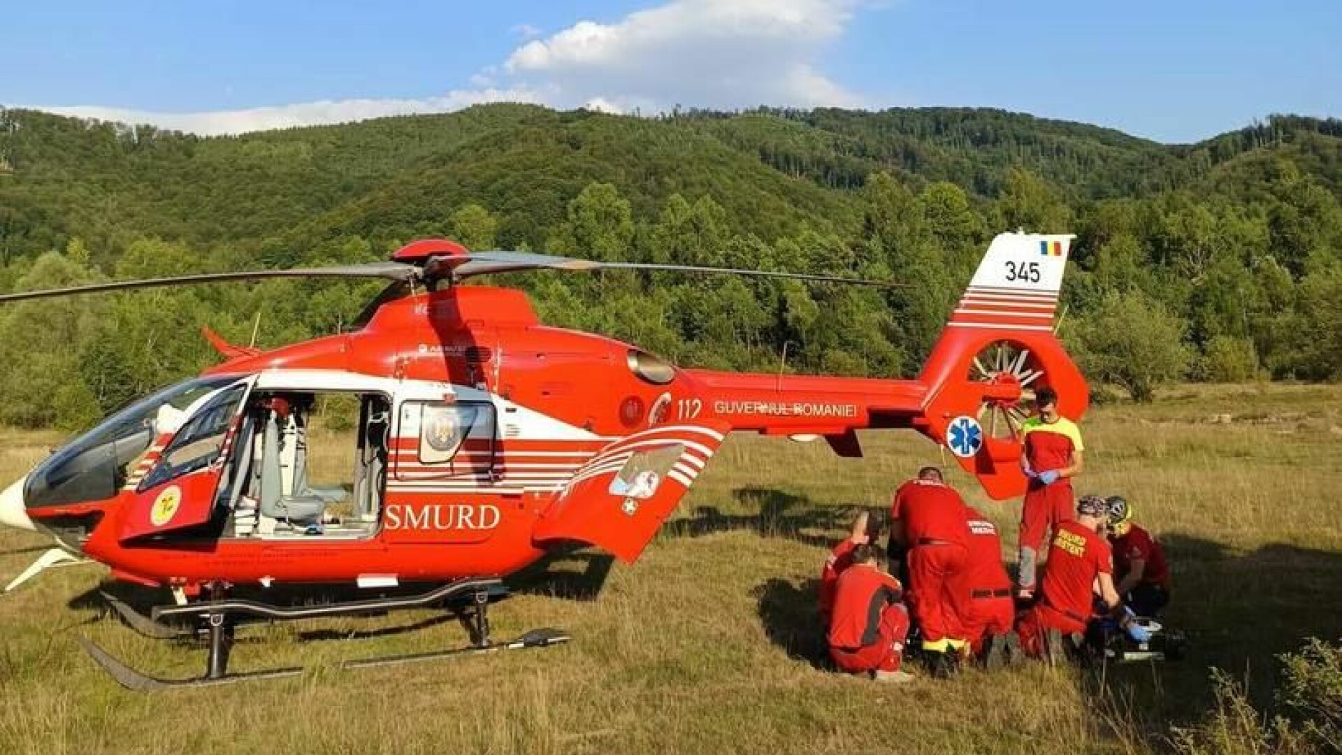 Elicopterul SMURD, chemat de urgență la Arieșeni, după prăbușirea unei parapante. Care e starea parapantistului