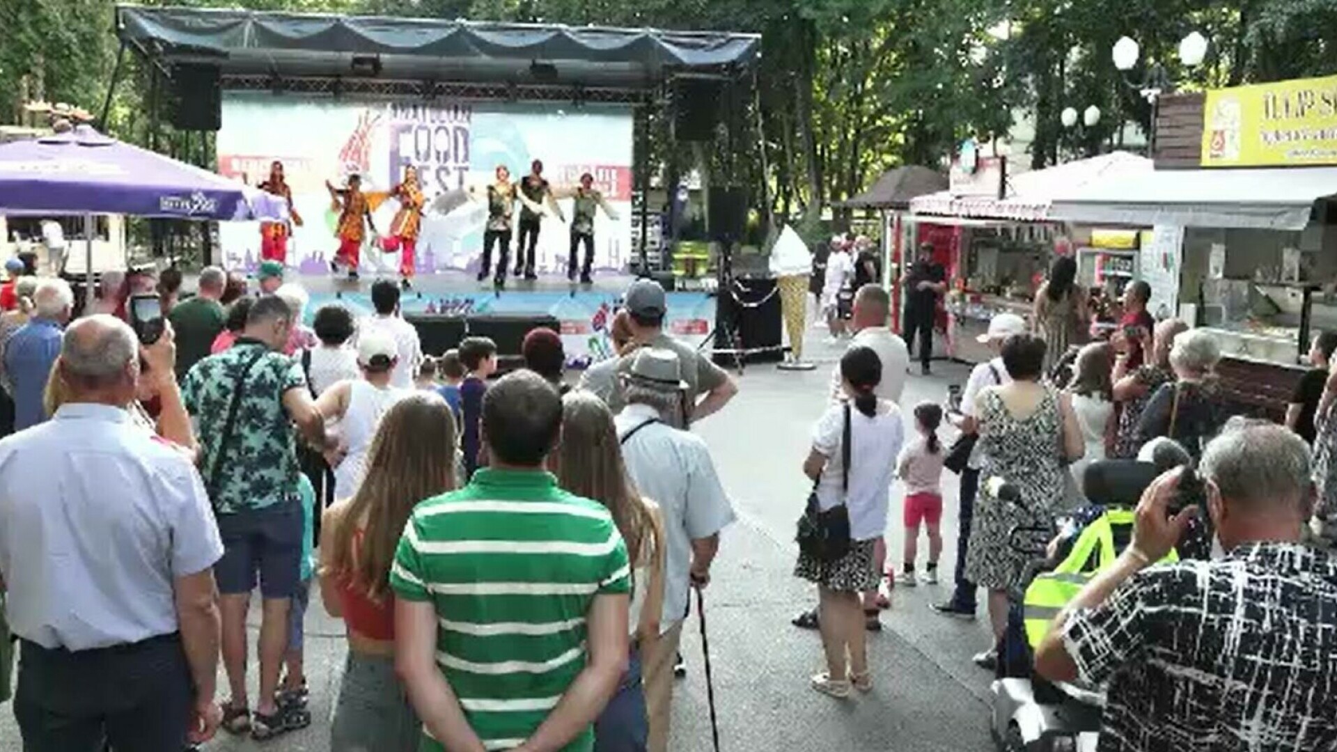Arome și tradiții turcești, la festivalul din Iași. Parcul Expoziției din zonă s-a umplut de vizitatori