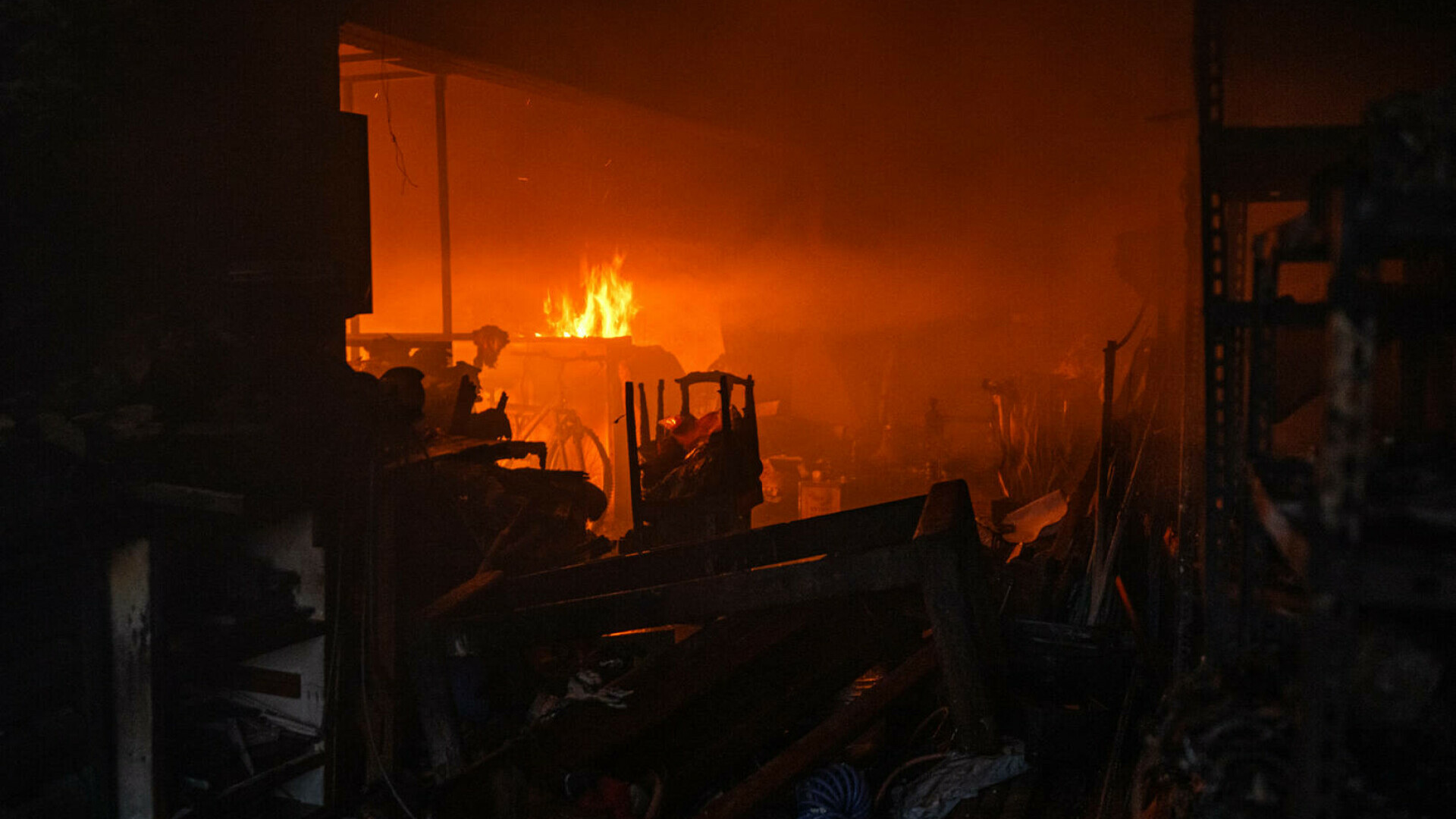 Incendii violente în Grecia, amplificate de secetă și vânt. Guvernul a cerut sprijin UE și așteaptă avioane din Italia