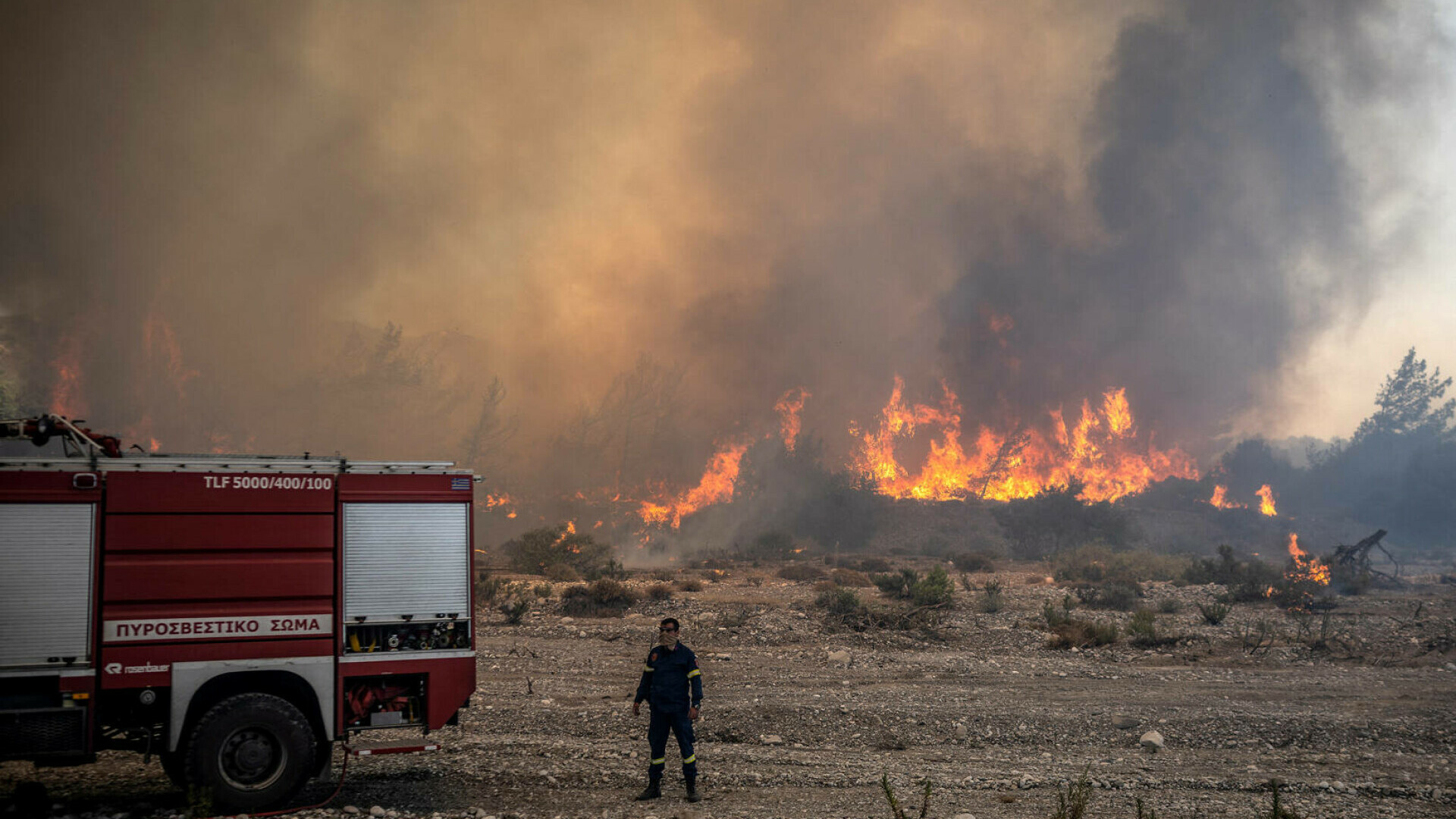 Grecia se confruntă cu cinci incendii majore pe fondul caniculei. Autoritățile continuă evacuările