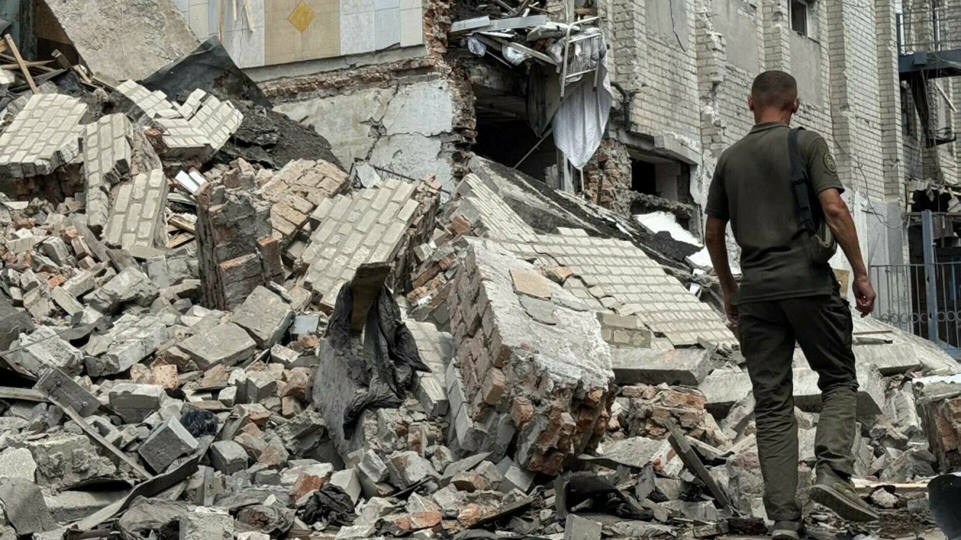 ”O nouă crimă de război”. Rusia a bombardat o închisoare din Ucraina. 16 oameni au murit, 35 sunt răniţi