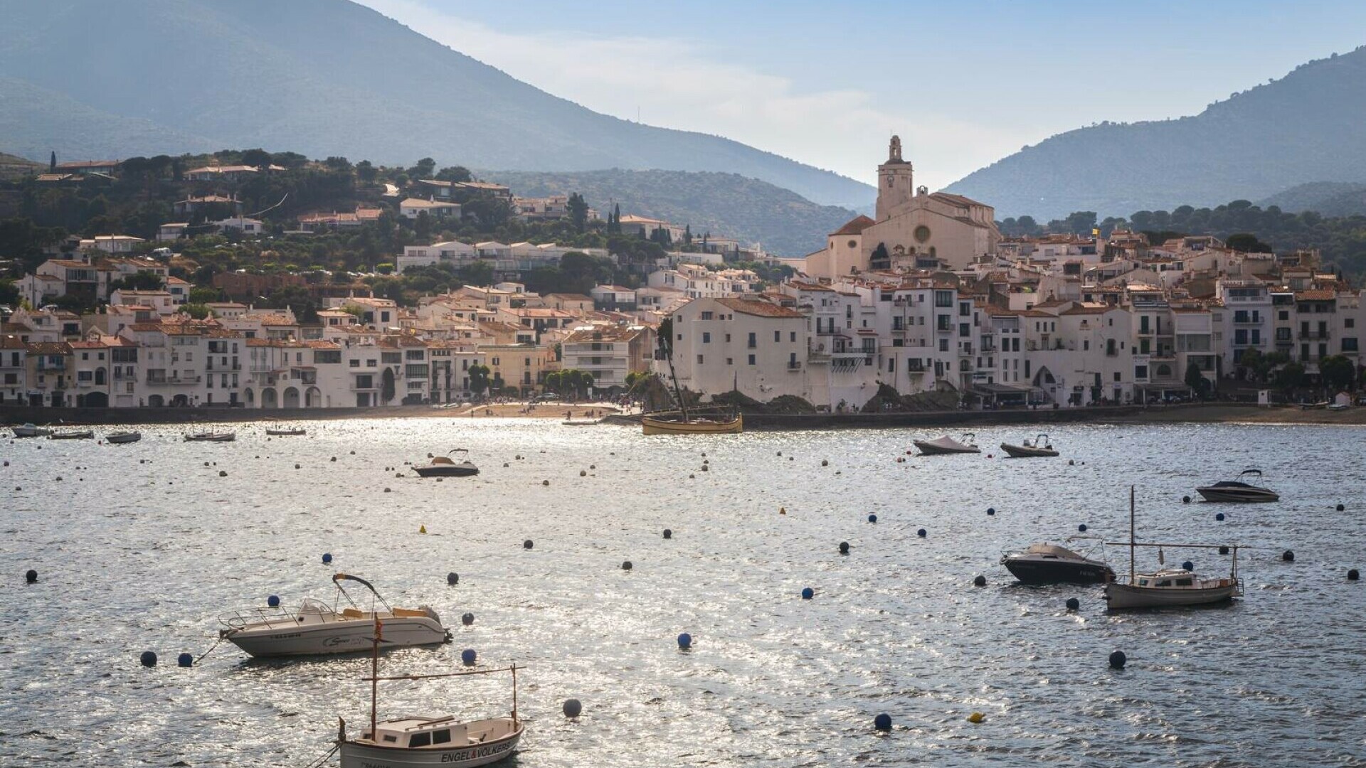 Detalii neștiute despre satul mediteranean care i-a impresionat pe Salvador Dali și Picasso. Cum ajungi în Cadaqués