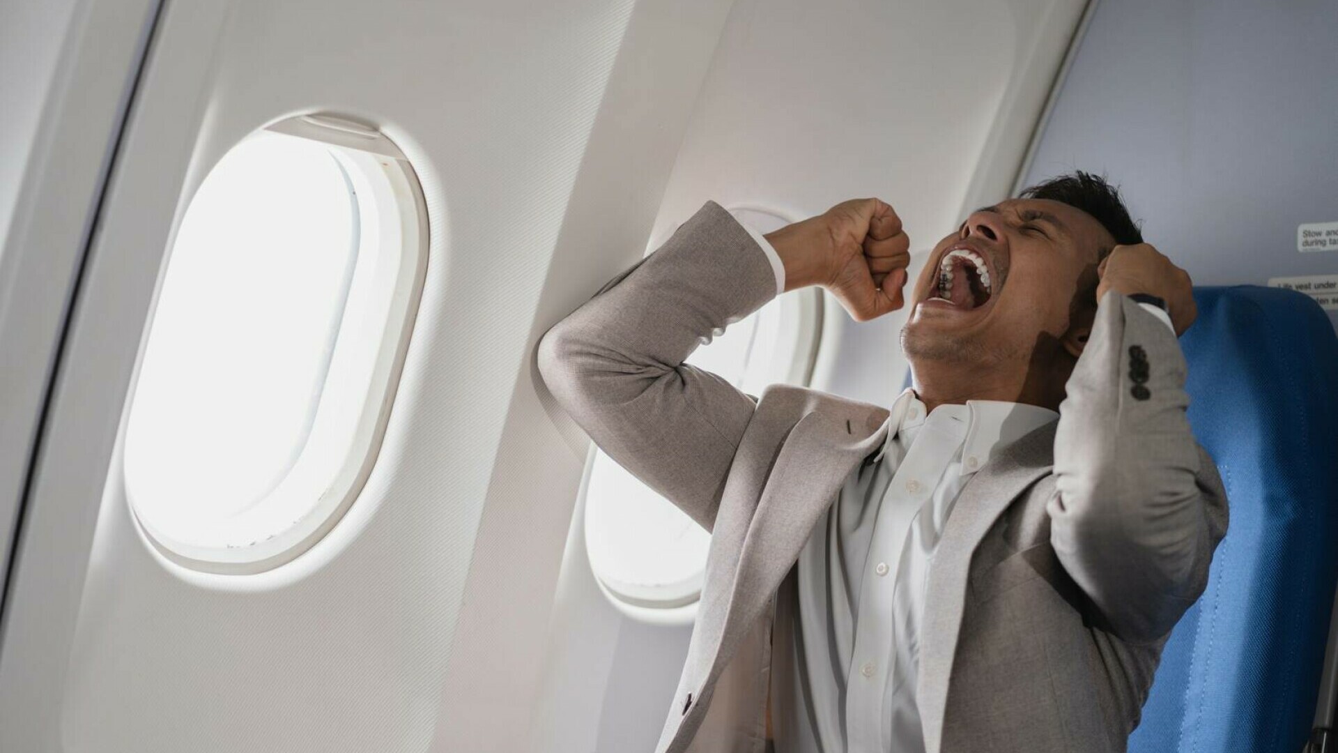 Un pilot le oferă pasagerilor cu frică de zbor sfaturi care îi pot liniști înainte de vacanță