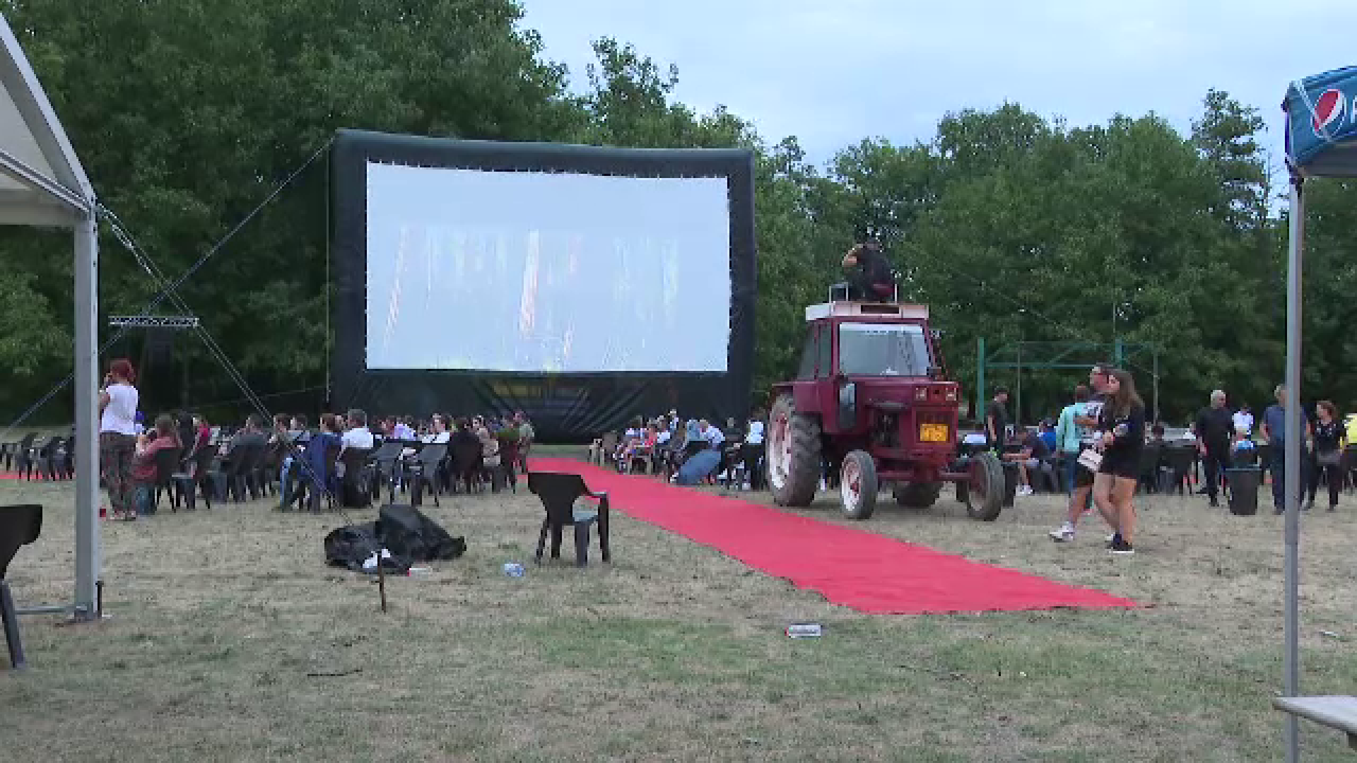 Festivalul de film aduce arta într-un sat din Gorj: „Mi se pare fascinant”. Cine a fost invitatul de onoare