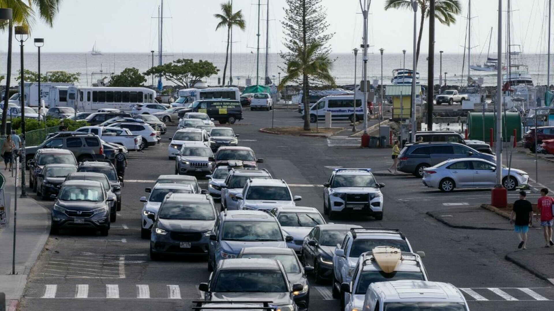VIDEO. Panică în Hawaii. Oamenii fug din cauza pericolului din mare. ”Valurile ar putea avea viteza unui avion cu reacție”