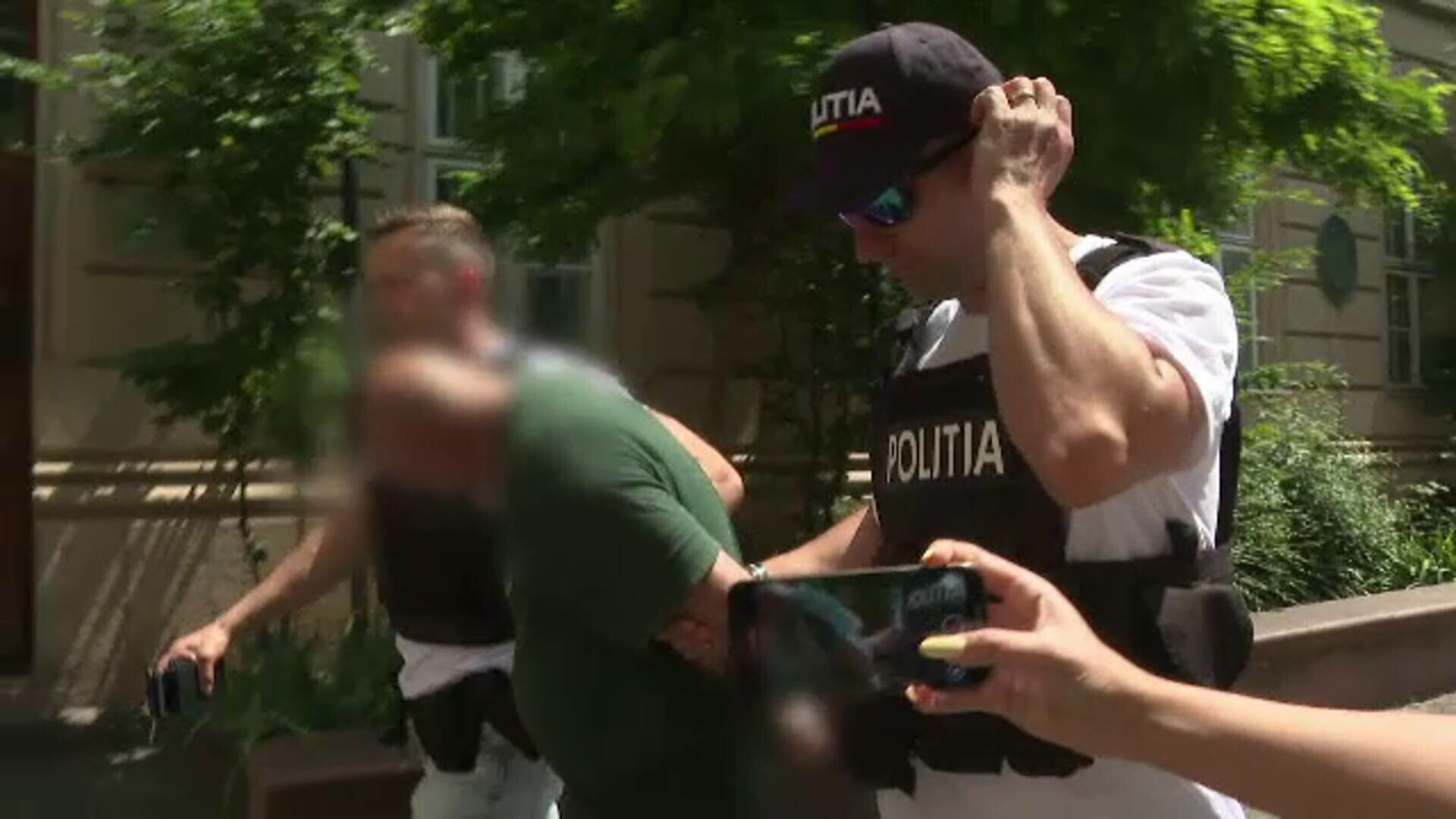 Percheziții fulger în două județe, la „hoți de lux”. Ar fi autorii jafului de 10 milioane de lei de la Poștă