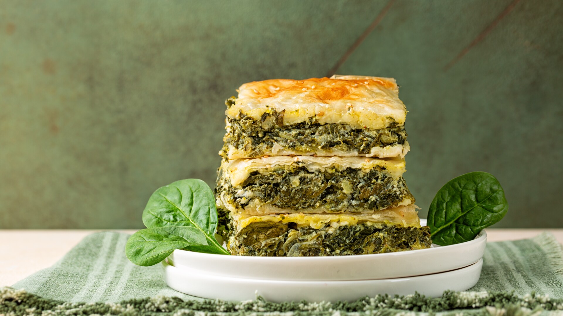 Plăcintă grecească cu spanac - rețeta tradițională de spanakopita. Cum se prepară corect