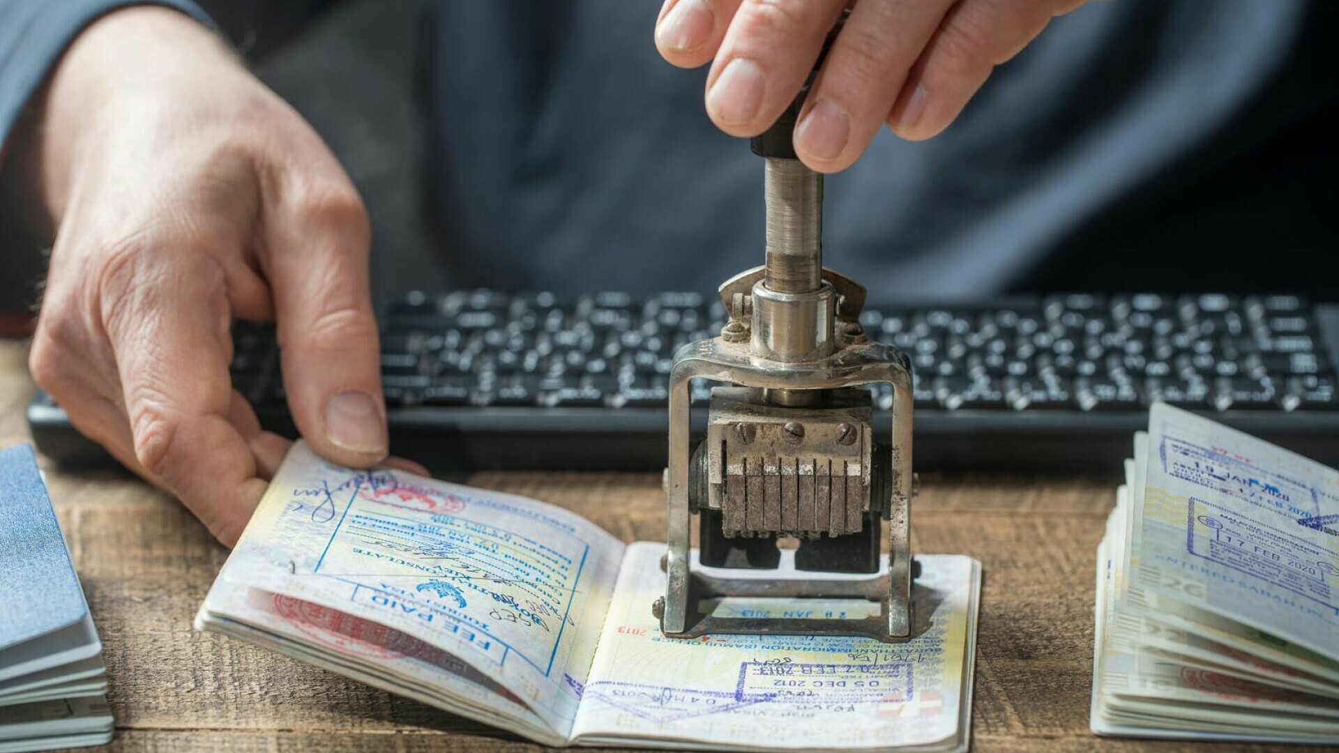 Control automatizat la granițele UE. Pașapoartele nu vor mai fi ștampilate, ci scanate digital