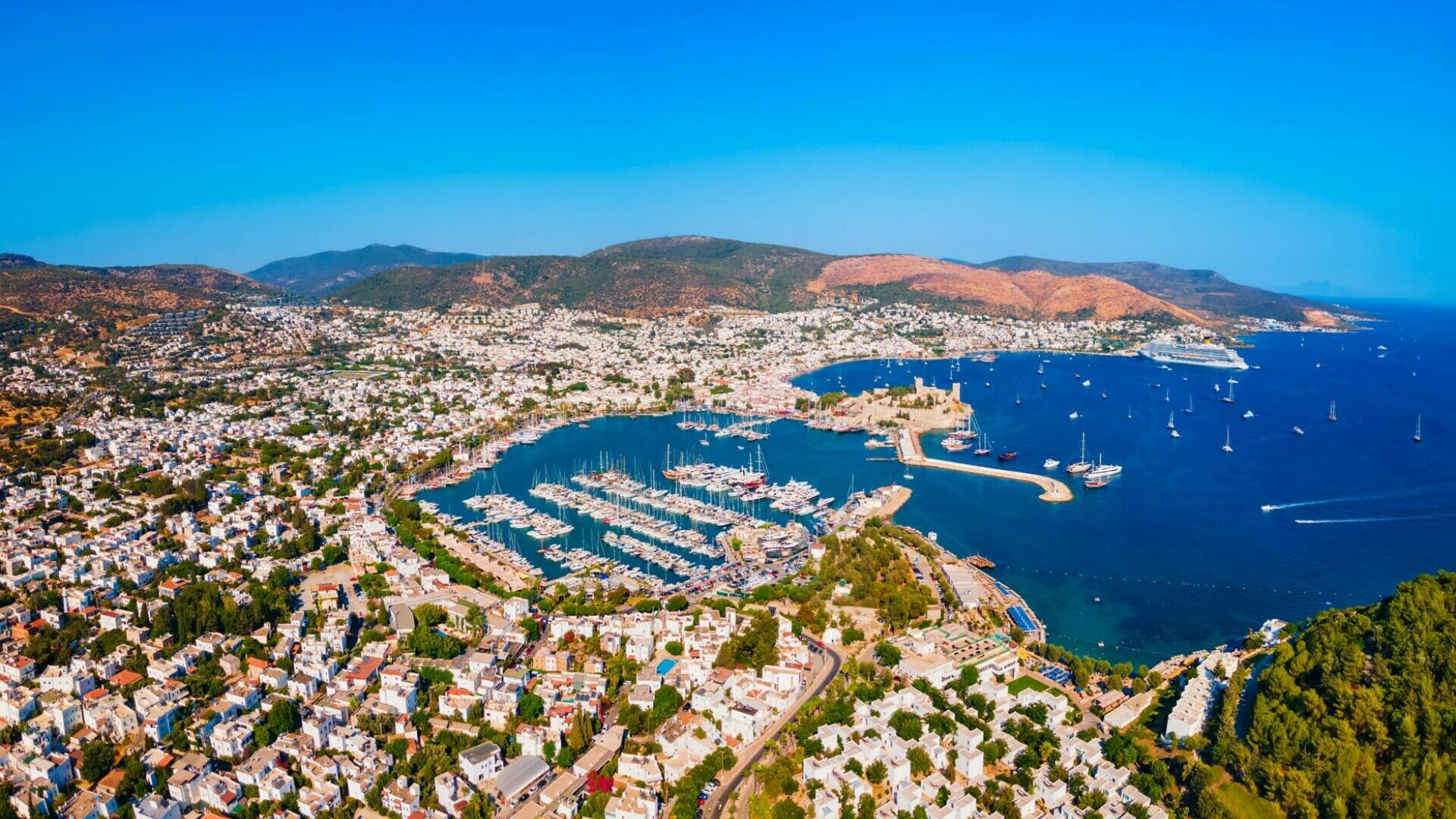 Bodrum, perla Mării Egee. Cât costă cazarea, ce să vizitezi și ce trebuie să știi ca turist aici