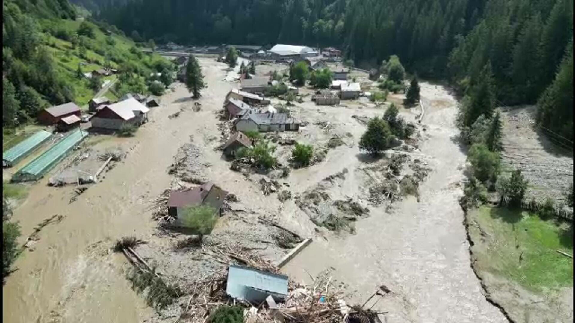 Hidrologii au emis Cod galben de noi viituri pe râuri din judeţul Suceava. Sunt posibile inundaţii locale