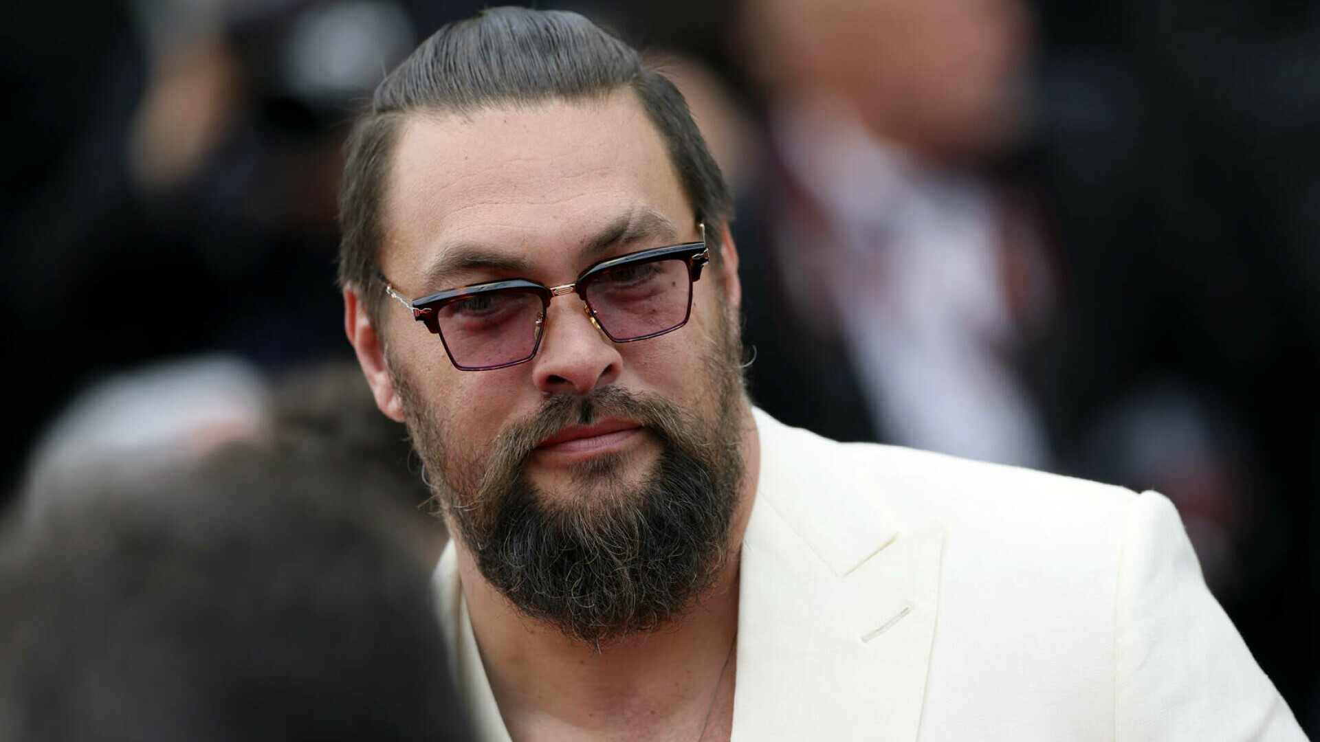 Jason Momoa, de nerecunoscut. Momentul în care actorul își dă jos barba după șase ani. VIDEO