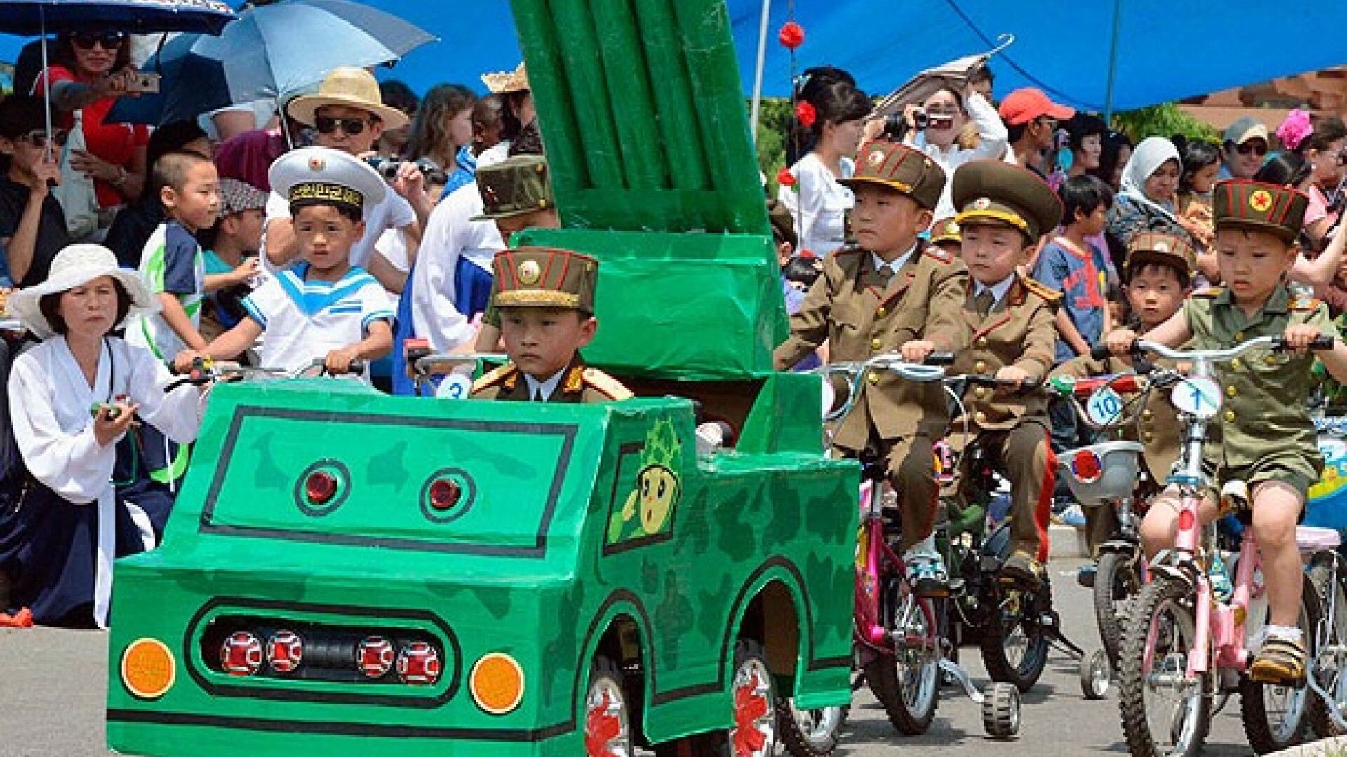 parada militara, copii, Coreea de Nord