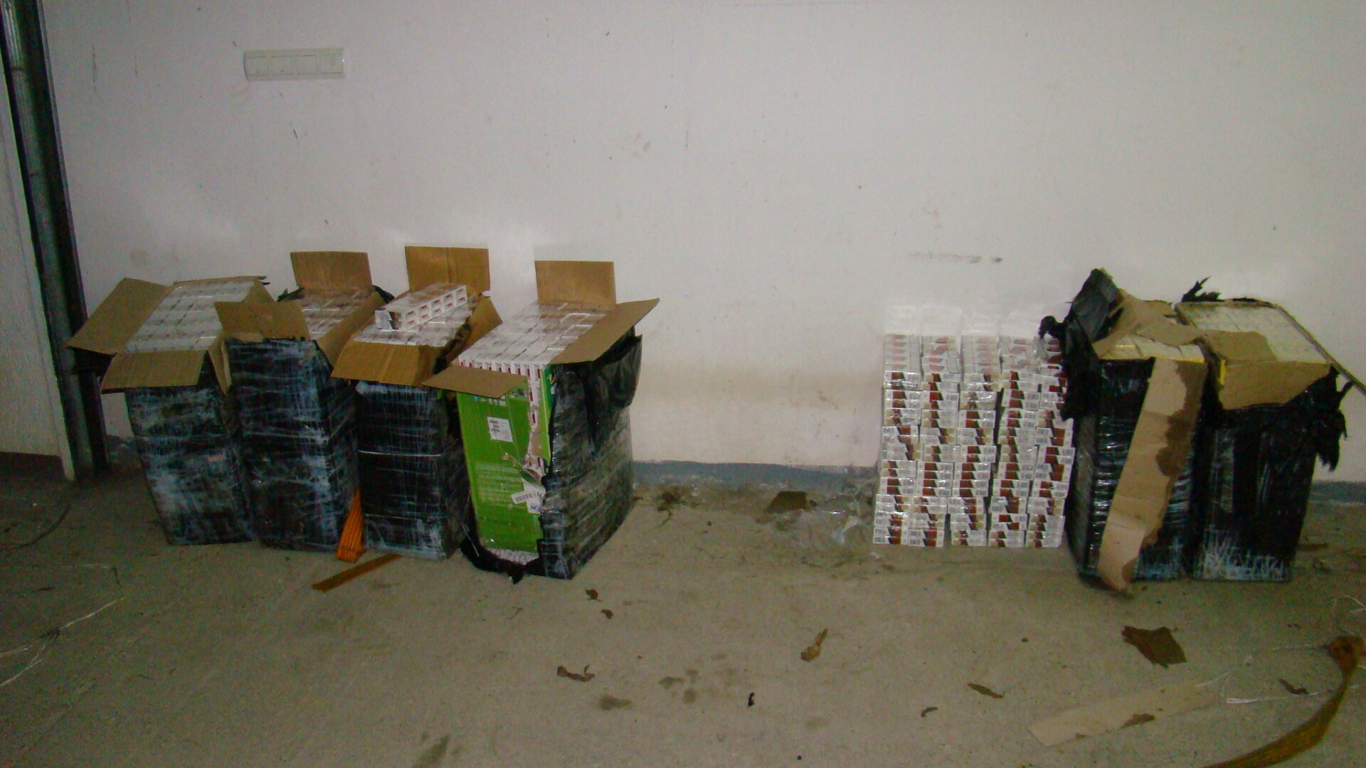 10.000 pachete de tigari de contrabanda confiscate de politistii de frontiera