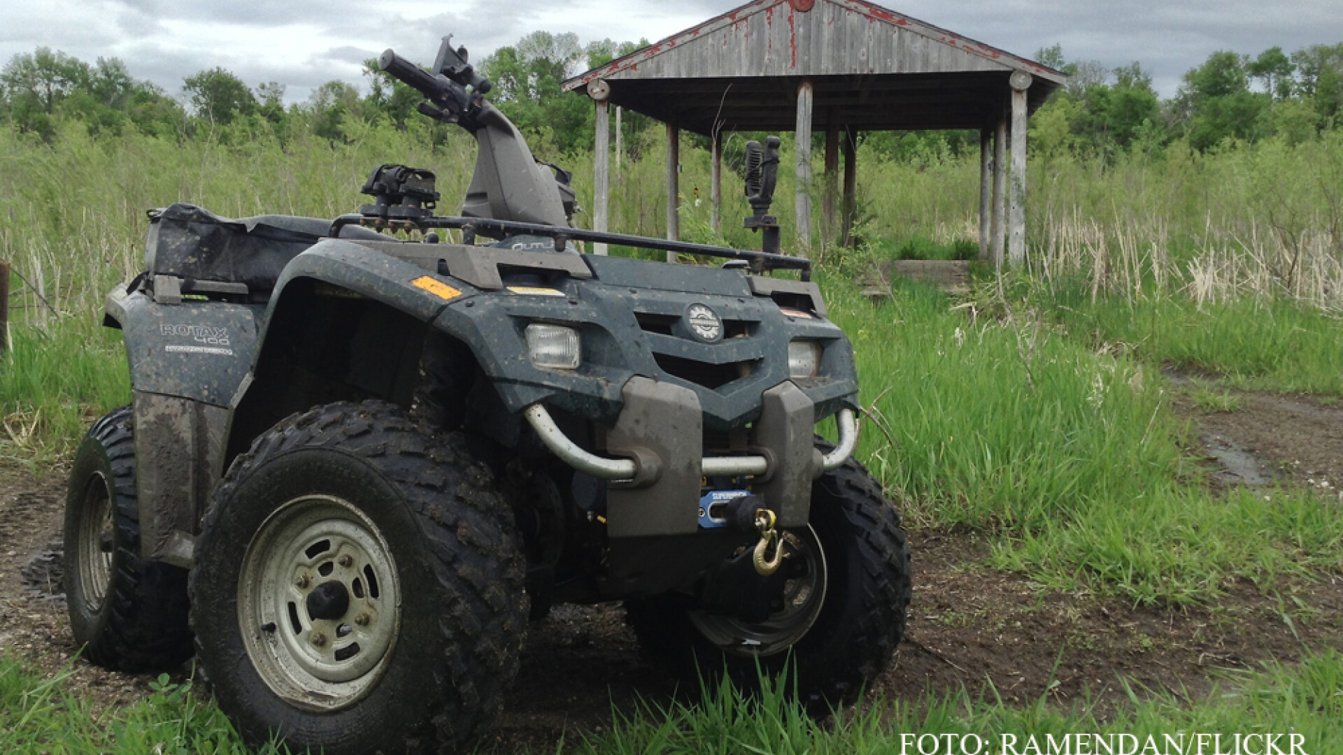 ATV in iarba