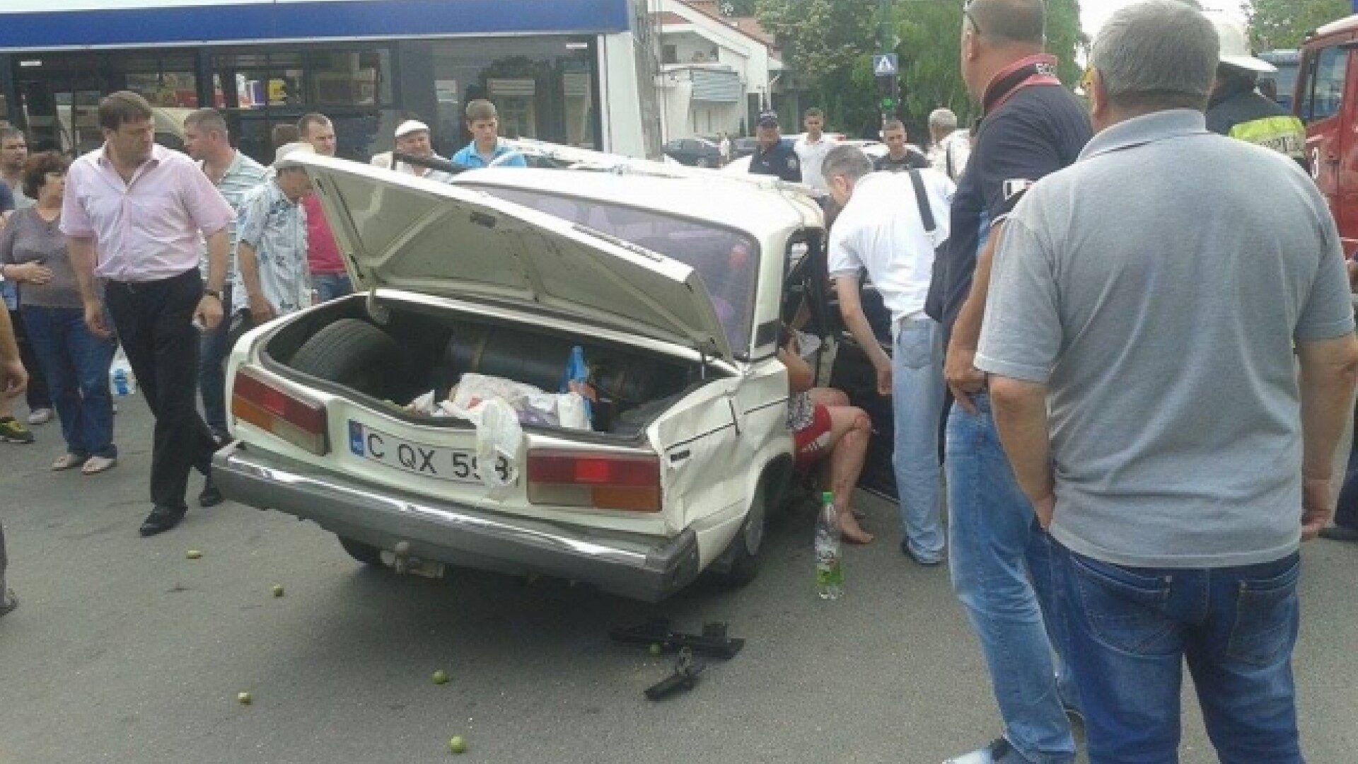 accident Lada izbita de un BMW in Chisinau