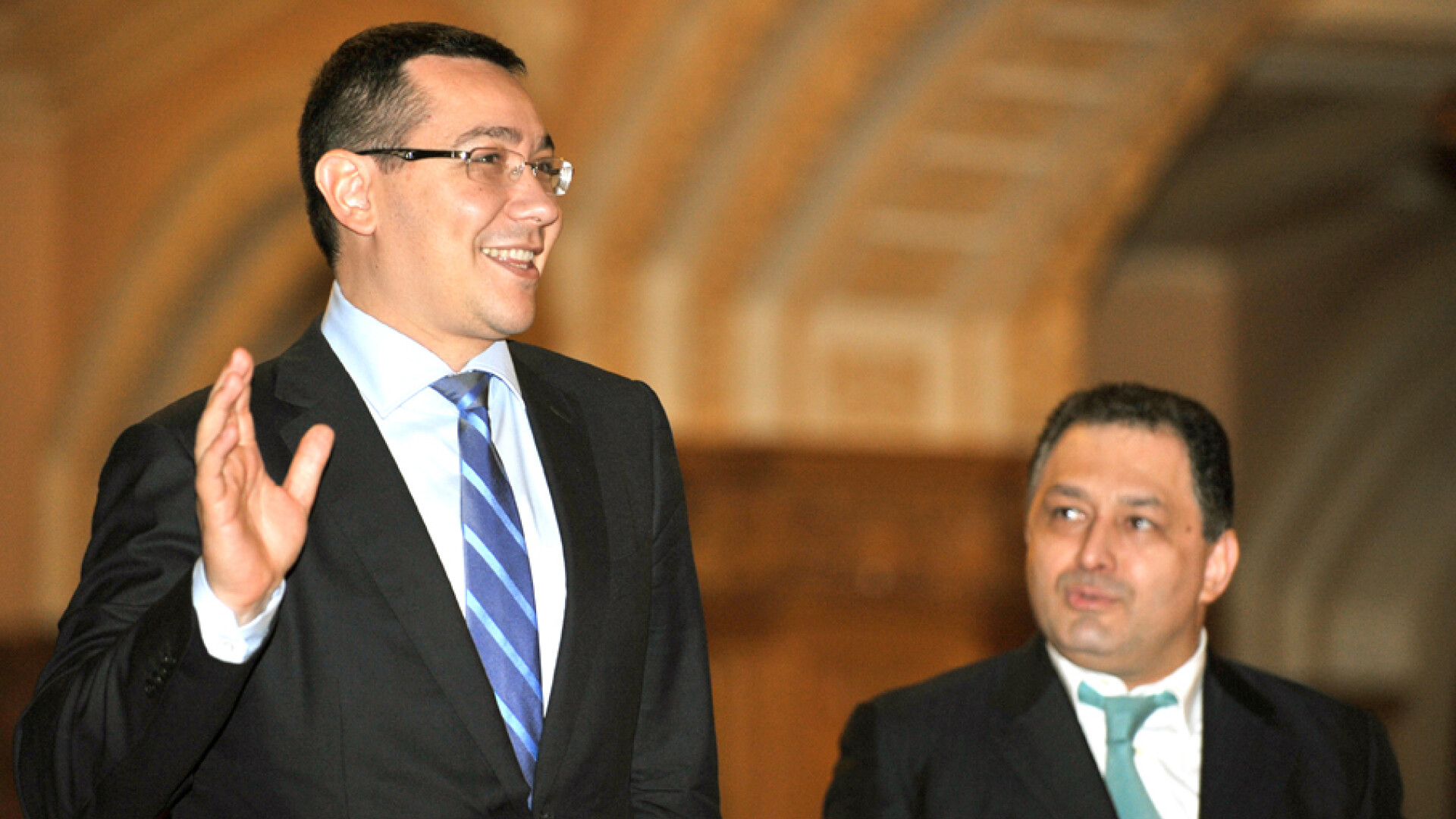Victor Ponta (stg.), premierul Romaniei, si Marian Vanghelie (dr.), primarul Sectorului 5, inaintea sedintei Comitetului Executiv National al PSD in 2012 FOTO AGERPRES
