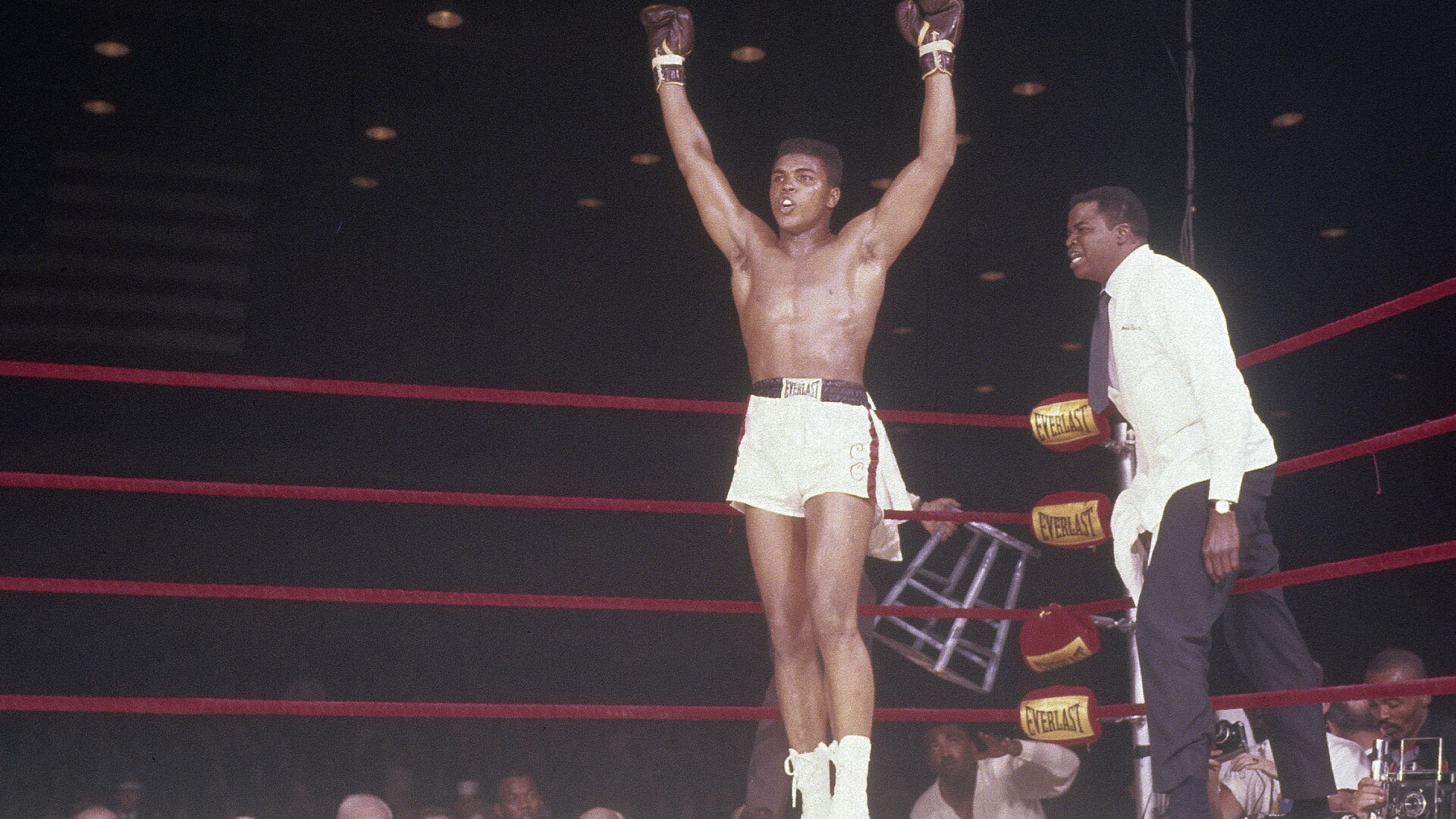 Muhammad Ali, supranumit THE GREATEST, a murit la 74 de ani