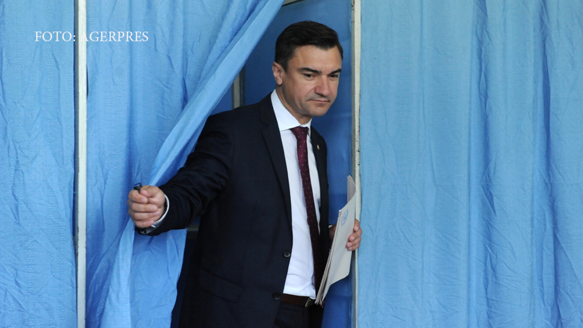 Mihai Chirica, candidatul PSD la functia de primar al municipiului Iasi, isi exercita dreptul la vot la o sectie din Iasi, in cadrul alegerilor locale 201
