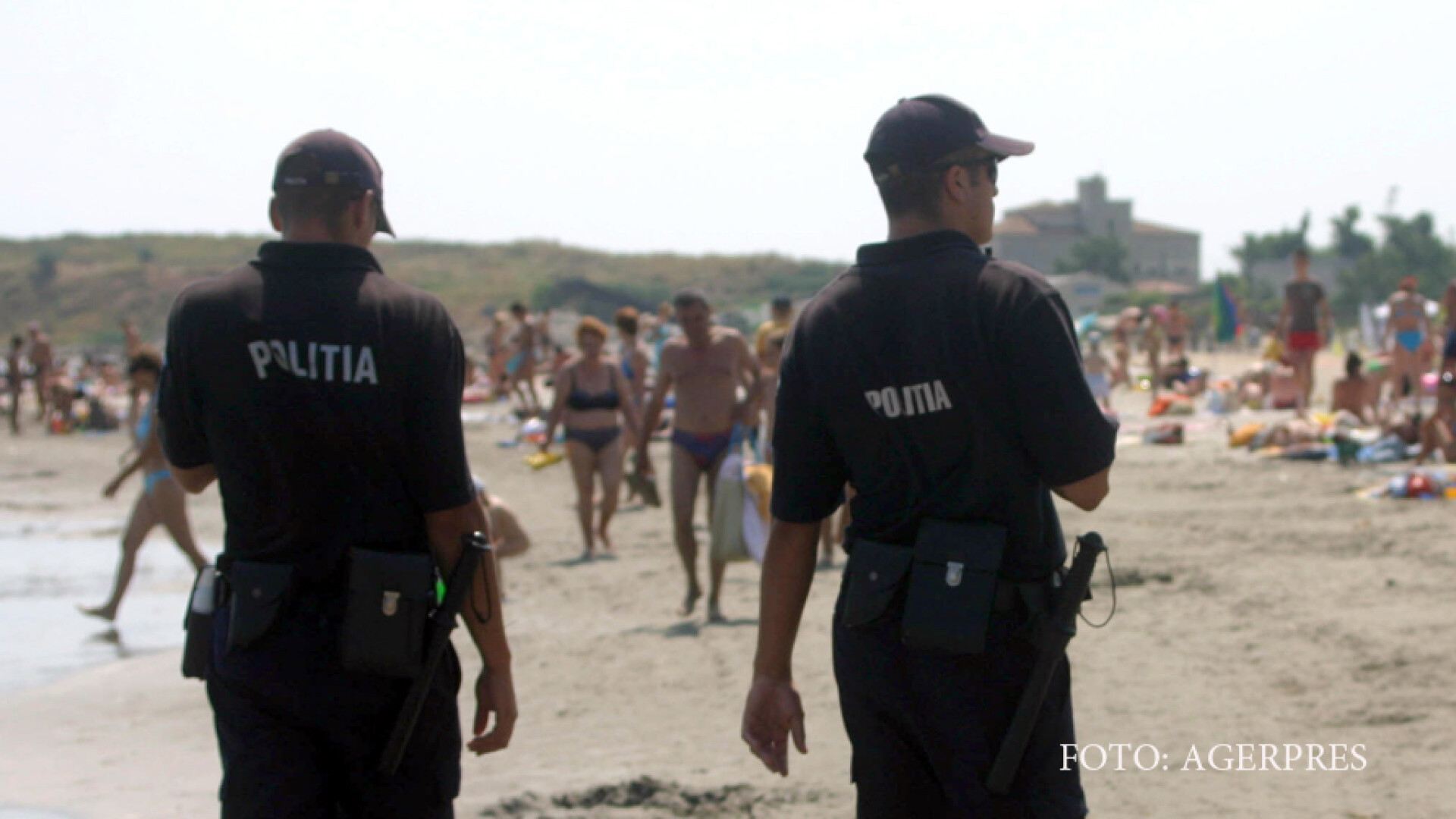 politisti pe plaja din Mamaia