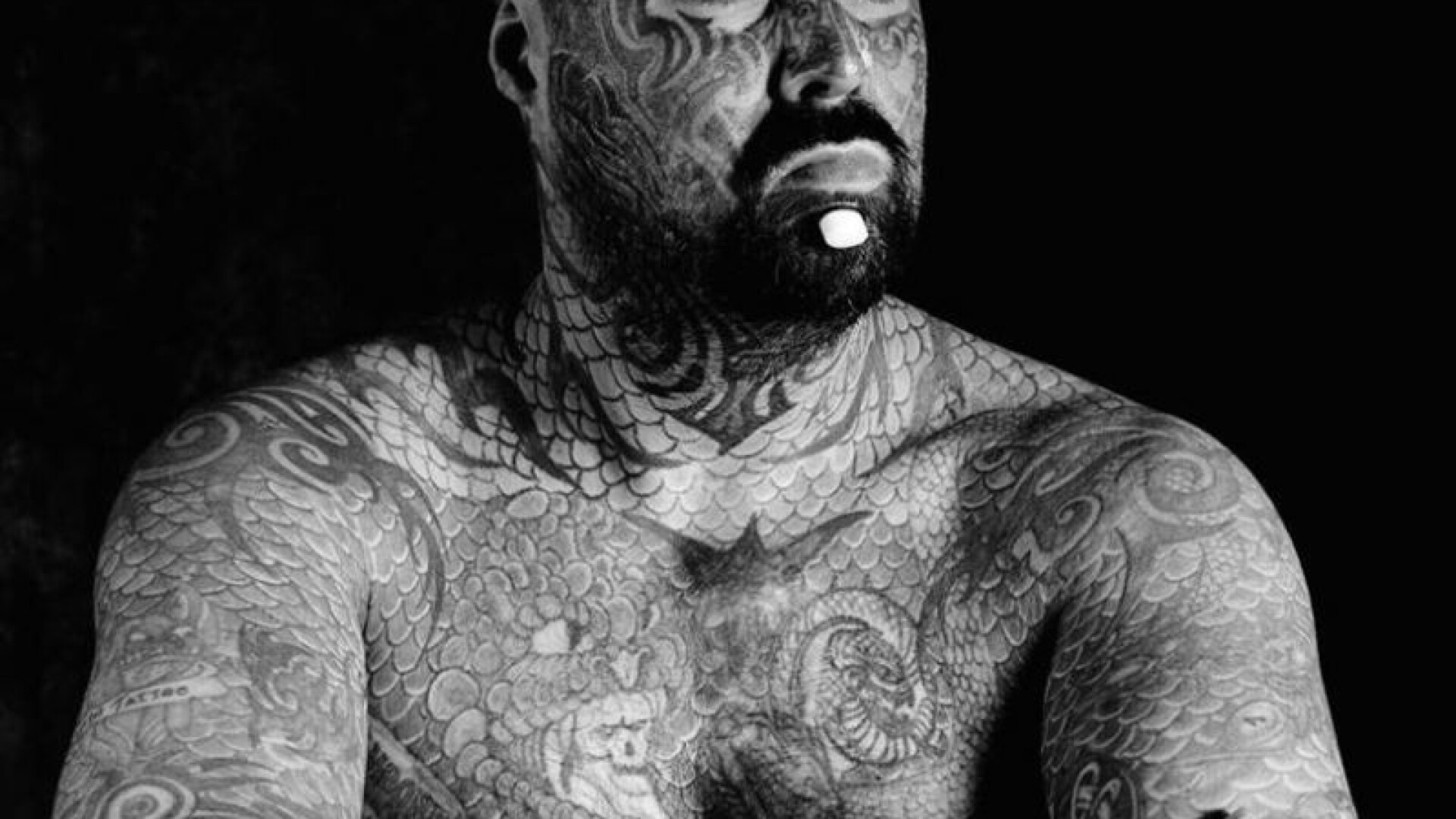 Tatuajele care ii pune in pericol viata