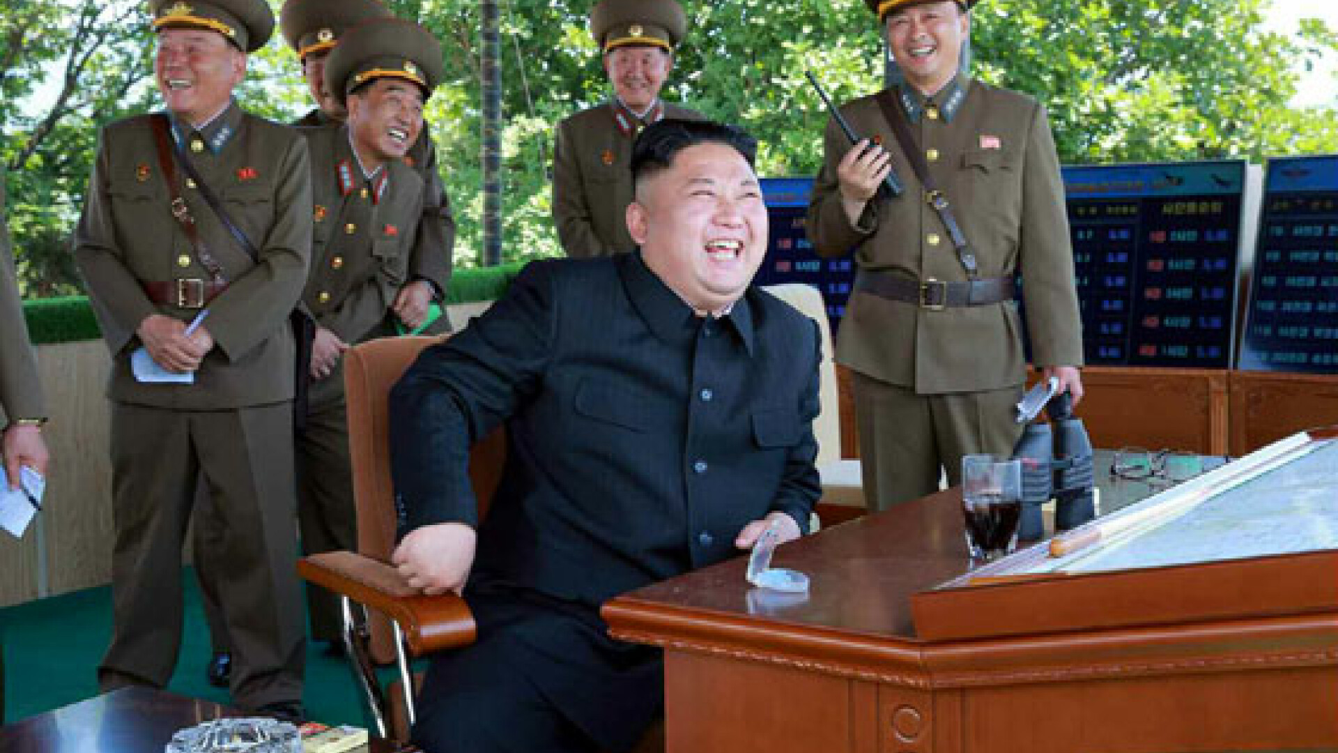 Kim Jong Un la un test cu rachete