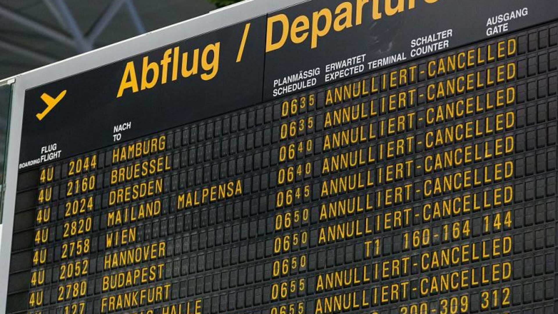 Activitatea aeroportului din Stuttgard, suspendata