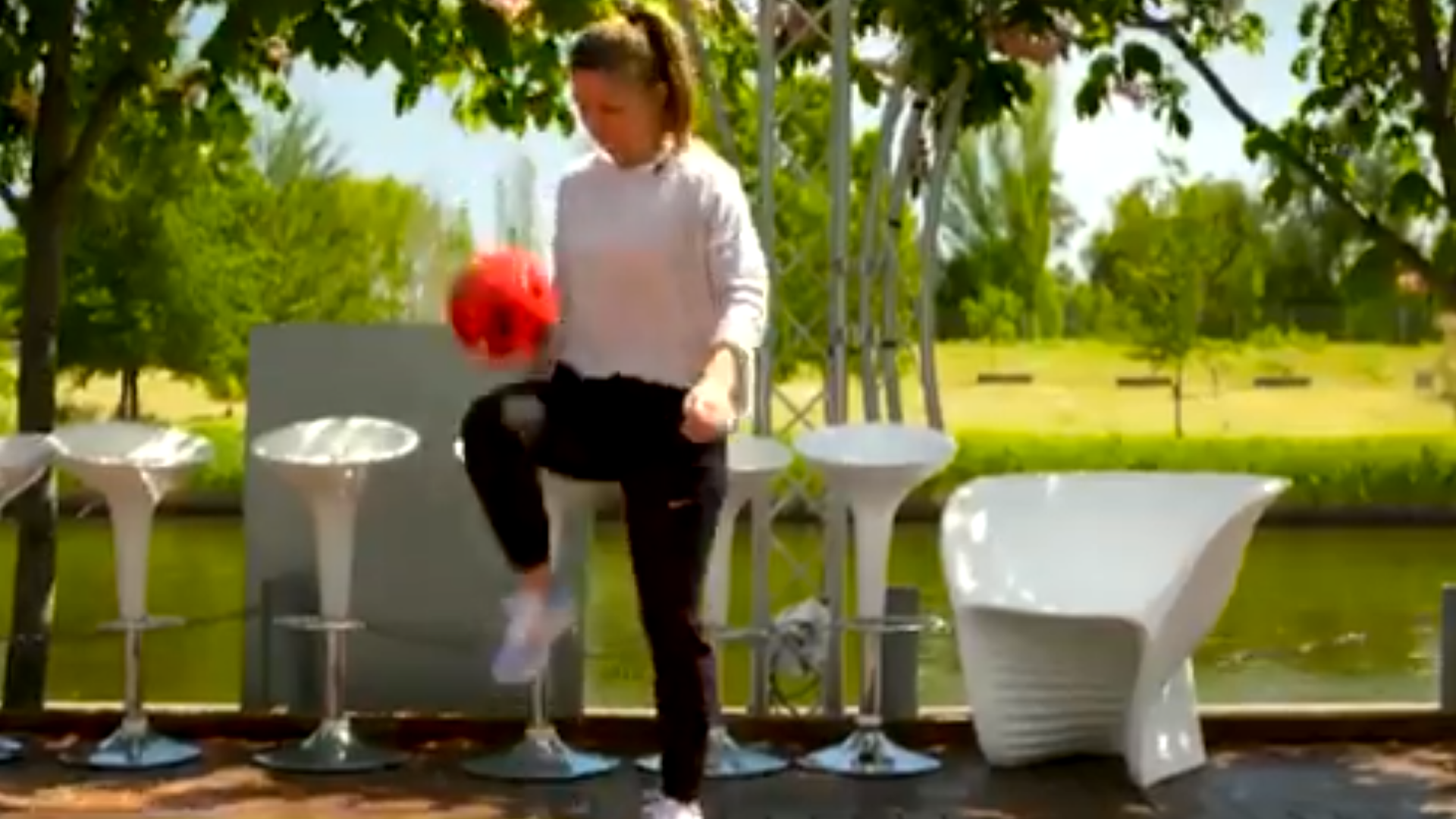 Simona Halep, jonglerii cu mingea de fotbal