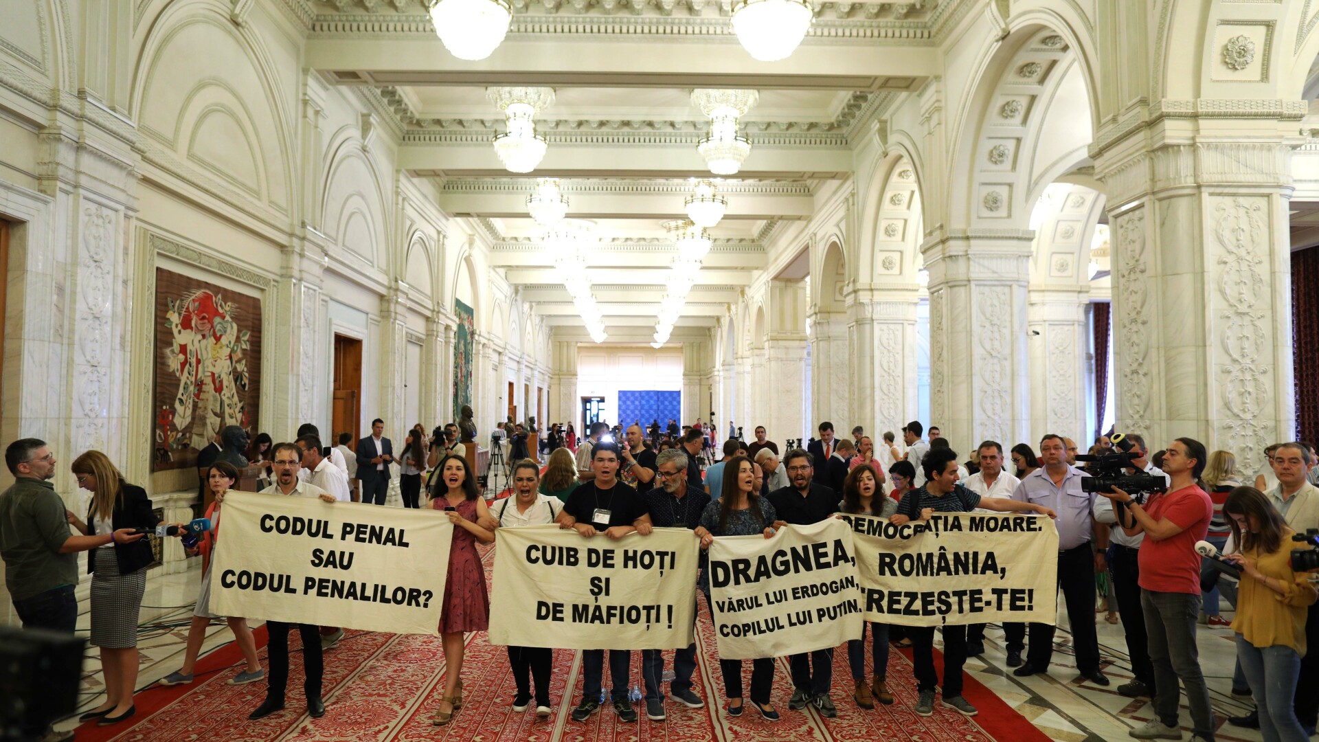 Protest în Parlament, după un discurs al premierului Viorica Dăncilă