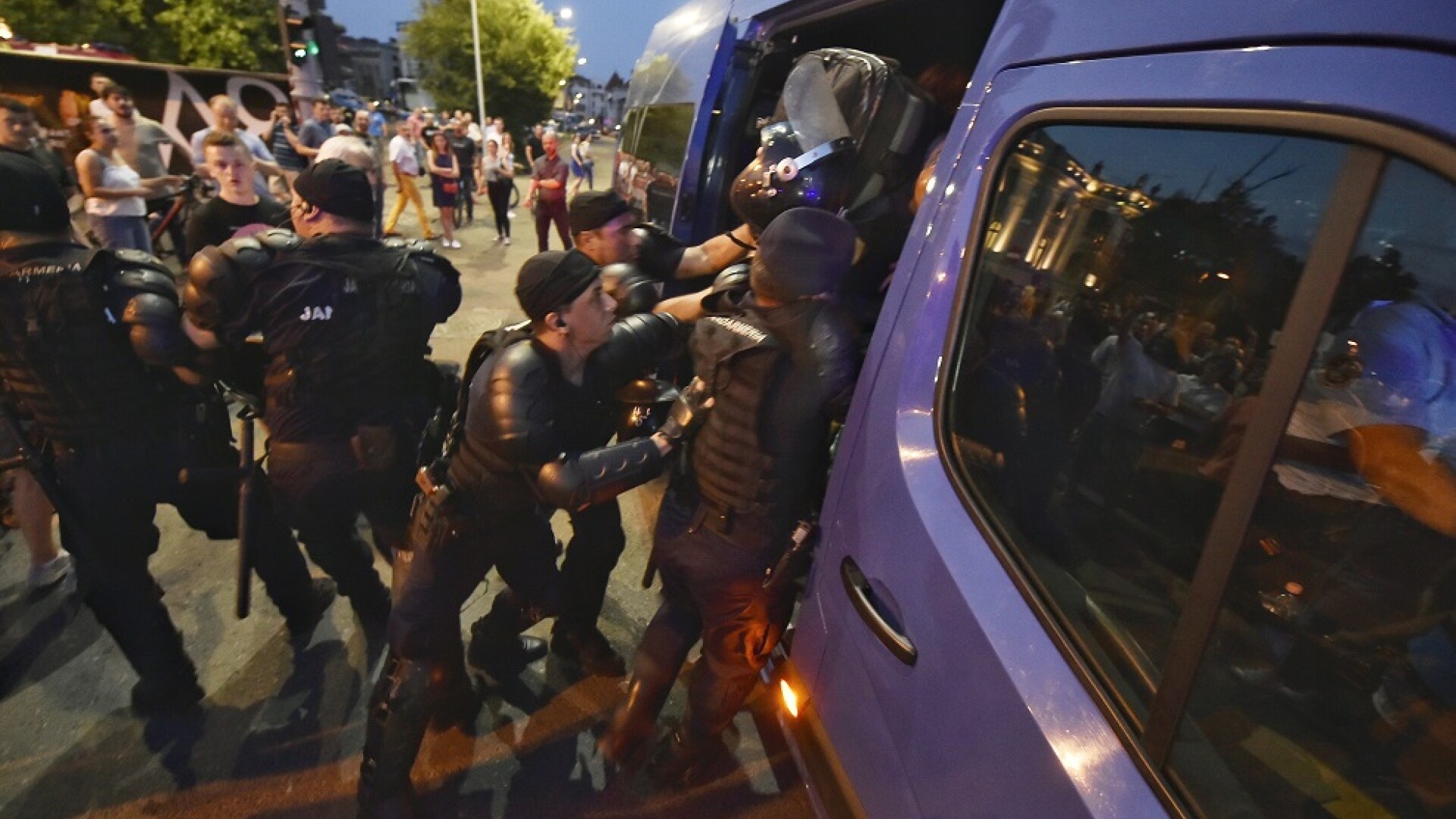 incidente jandarmi Piata Victoriei