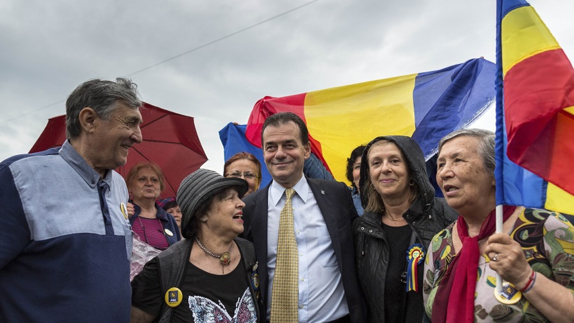 Ludovic Orban in timpul protestului PNL din Piata Victoriei fata de modificarile aduse Codurilor de Procedura Penala