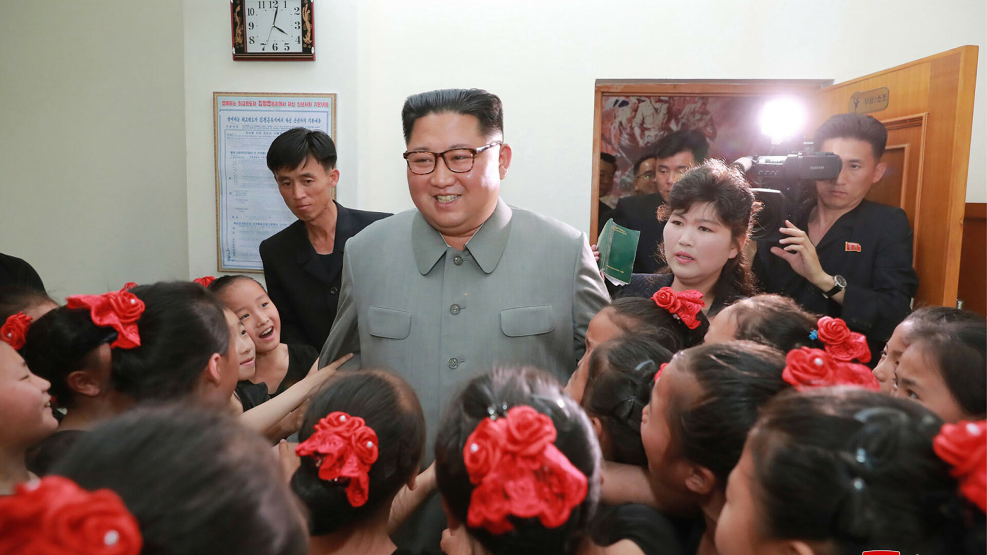 Kim Jong-un în vizită la o școală, la o zi după ce ar fi executat mai mulți oficiali