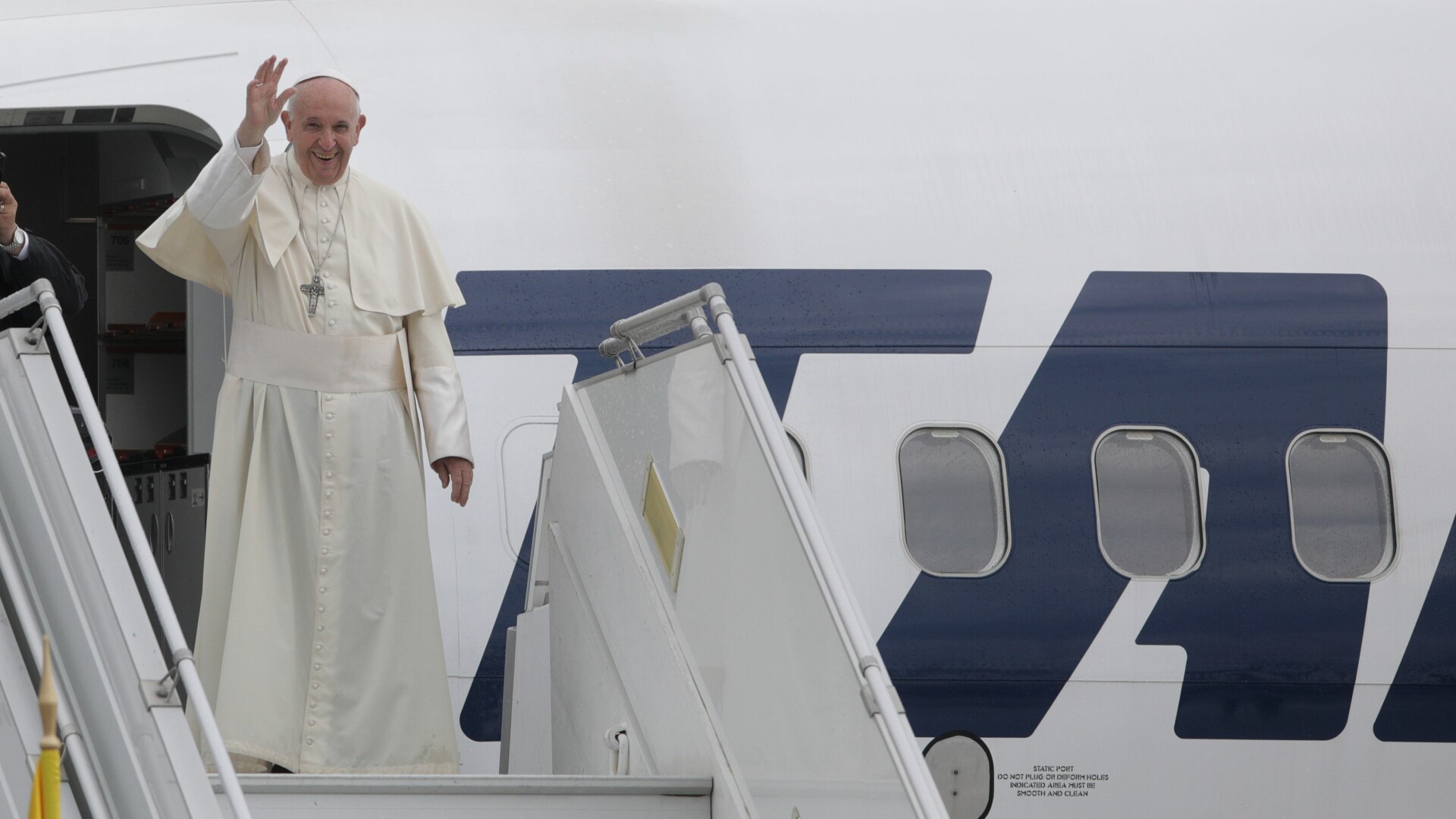 Papa Francisc a părăsit România, după vizita istorică