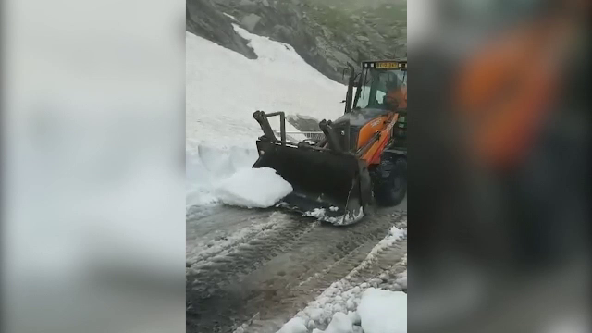 Zăpadă de 6 metri pe Transfăgărașan
