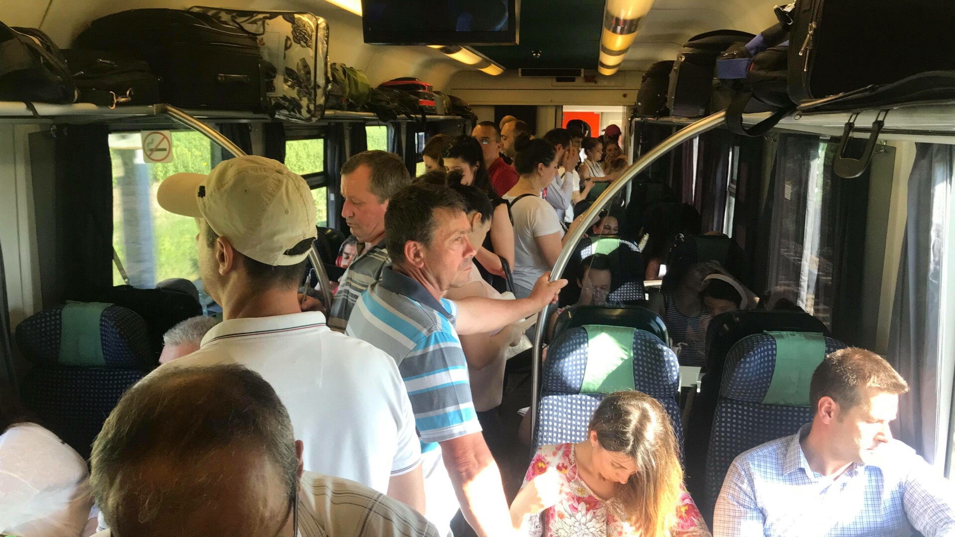 Trenul internațional București-Budapesta, supraaglomerat și fără aer condiționat - 4