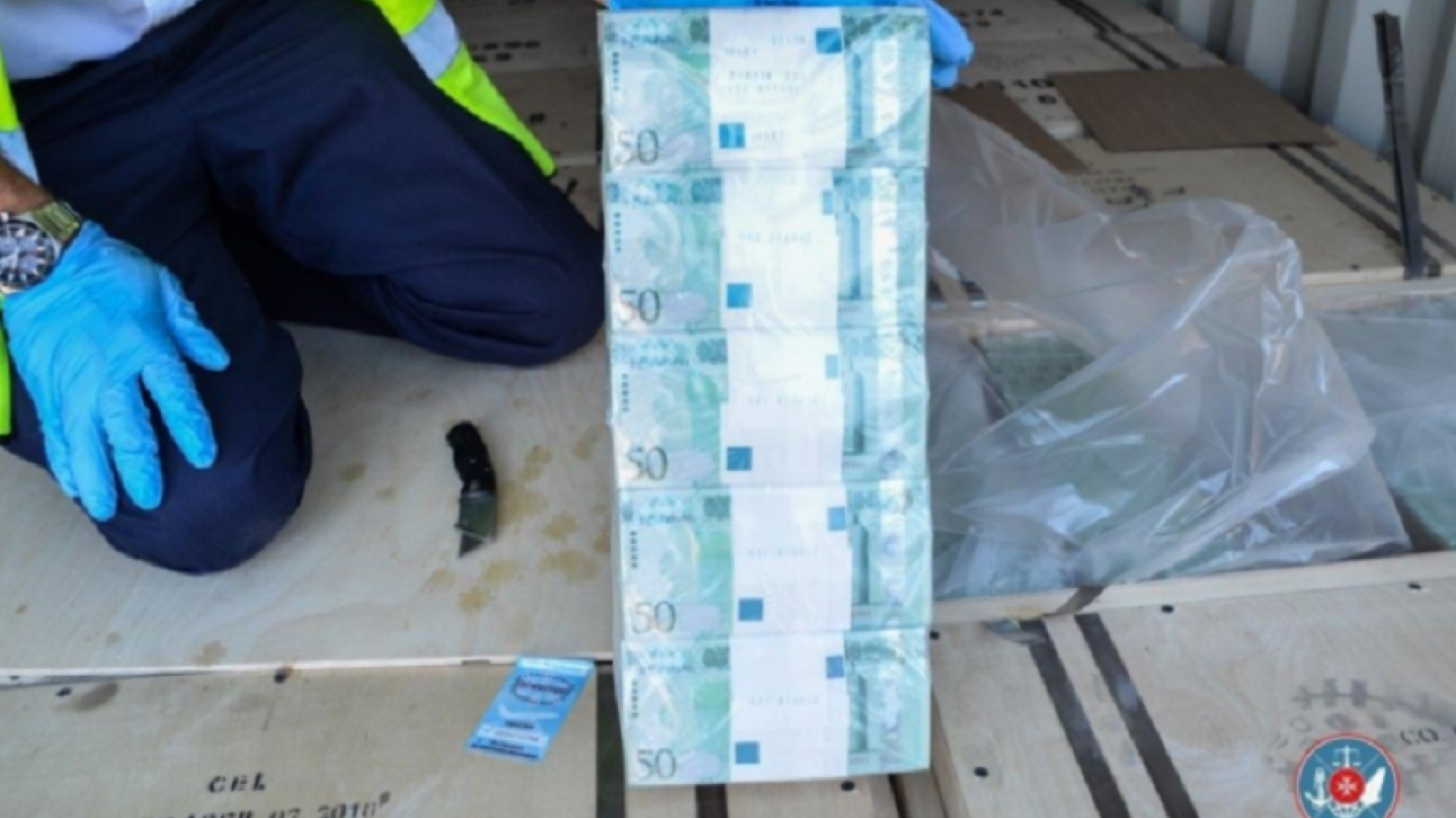 Bancnote ”false” în valoare de 1 miliard de dolari, emise în Rusia
