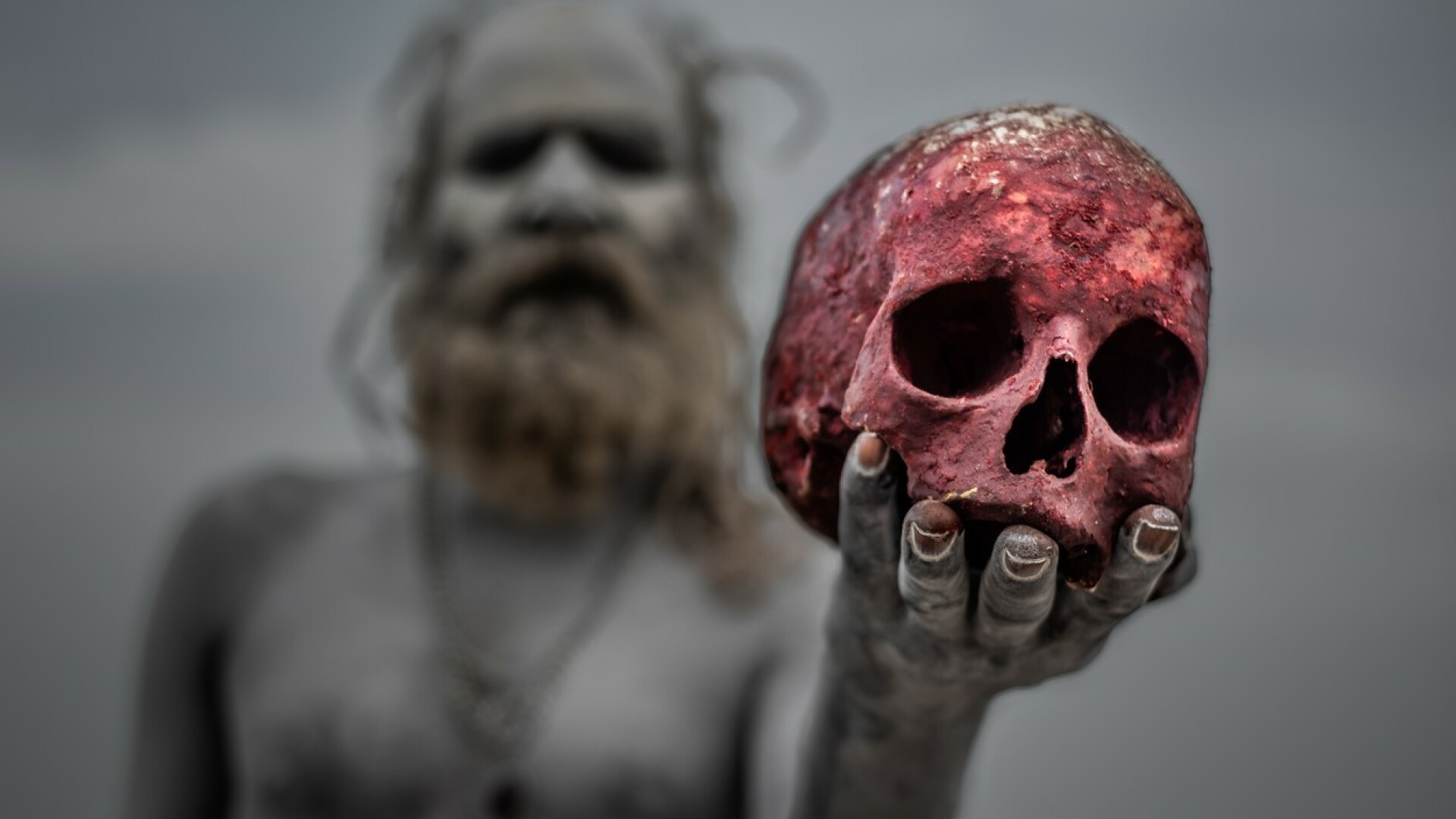 Canibalii care fac altare din cadavre și beau din craniile oamenilor