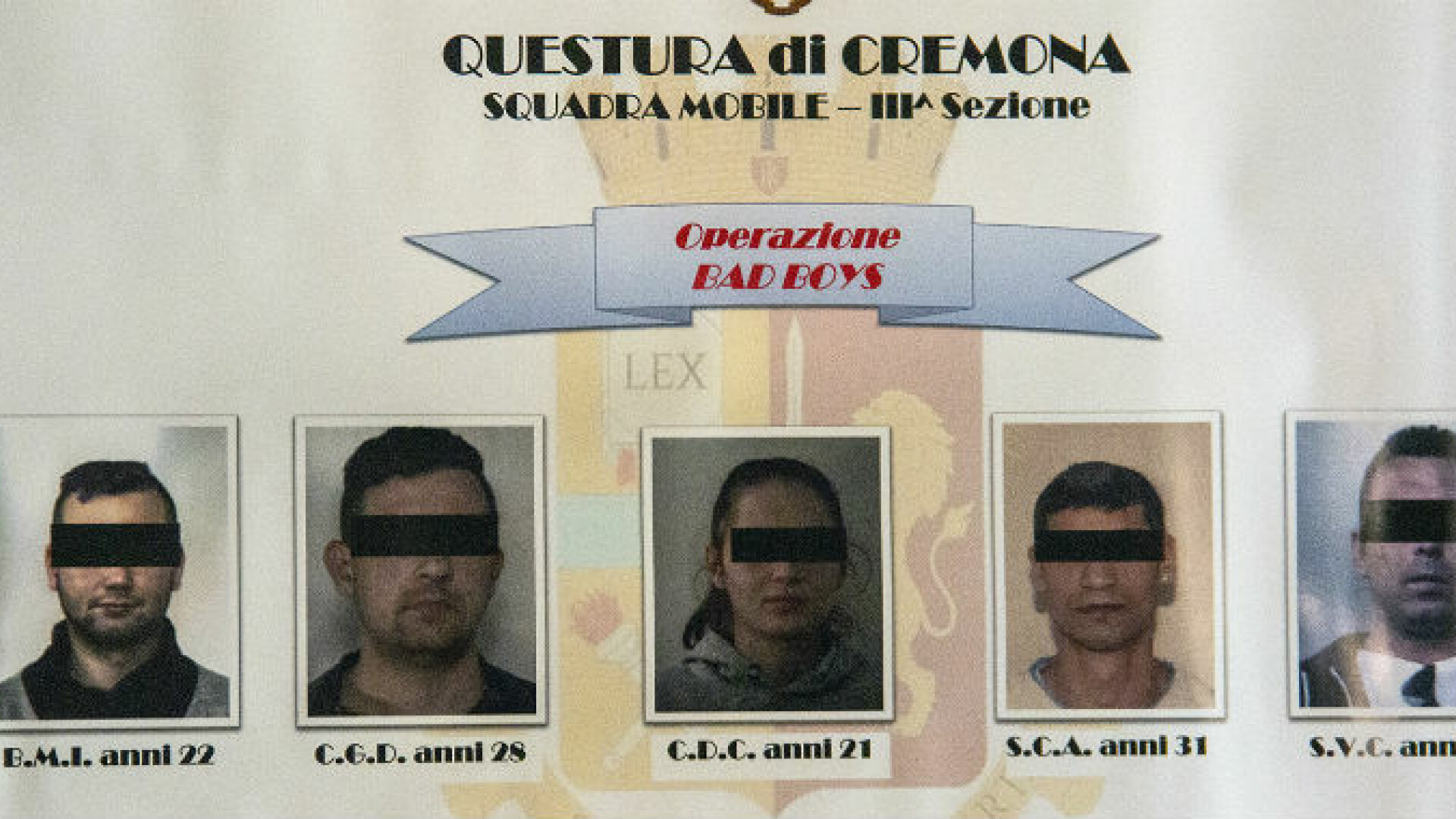 O familie din Italia a fost sechestrată şi terorizată de patru români: 