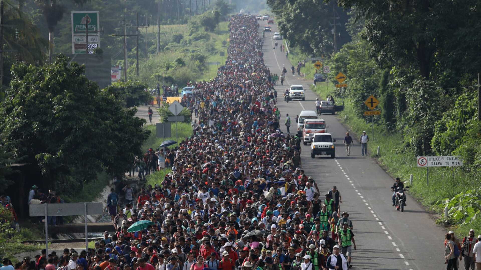 Viktor Orban: Legiuni de migranţi bat la porţile Europei