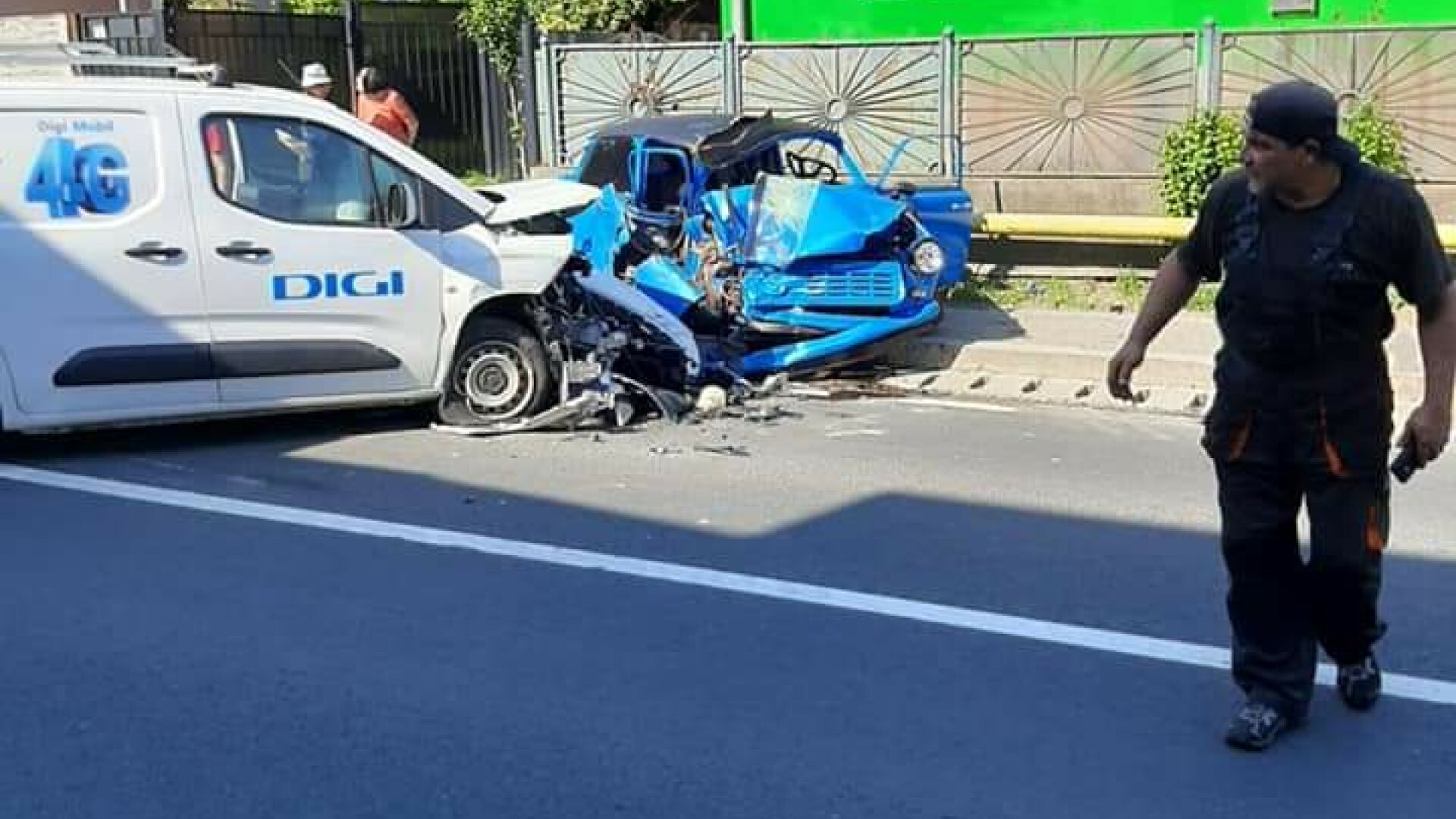 Un polițist de la Rutieră din Hunedoara aflat la volanul unui Trabant a murit într-un accident