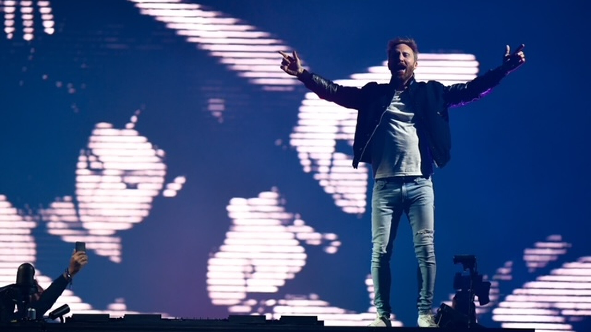 Contract de 100 mil. dolari pentru David Guetta, după lansarea piesei “Remember”, la un eveniment orgnizat de UNTOLD