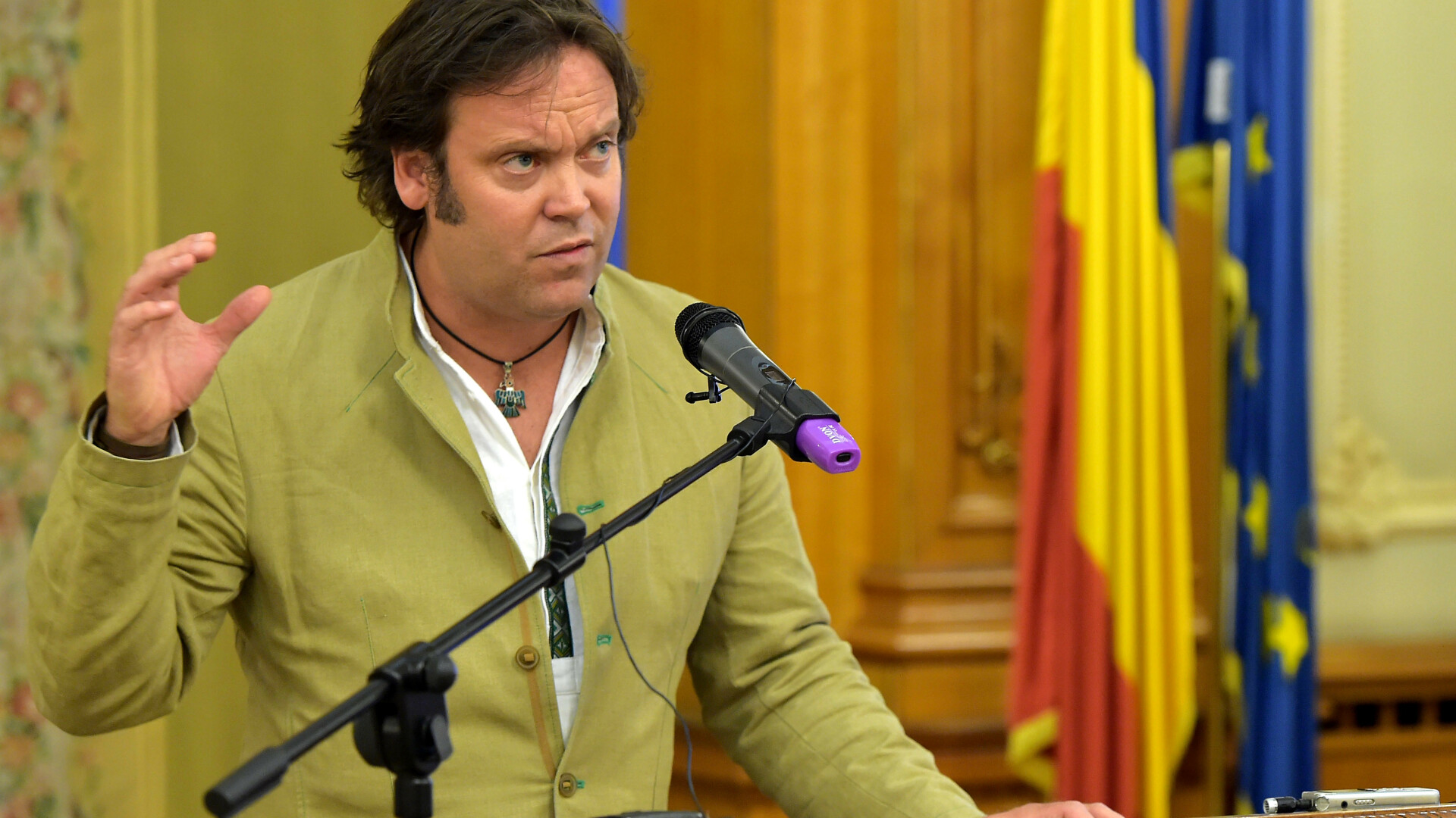 Britanicul Charlie Ottley, jurnalistul care promovează România, a obținut după 5 ani cetățenia. Când va depune jurământul