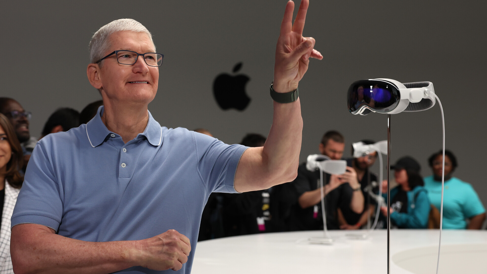 Apple Vision Pro a fost lansată oficial, după ani de dezvoltare. Prețul e prohibitiv